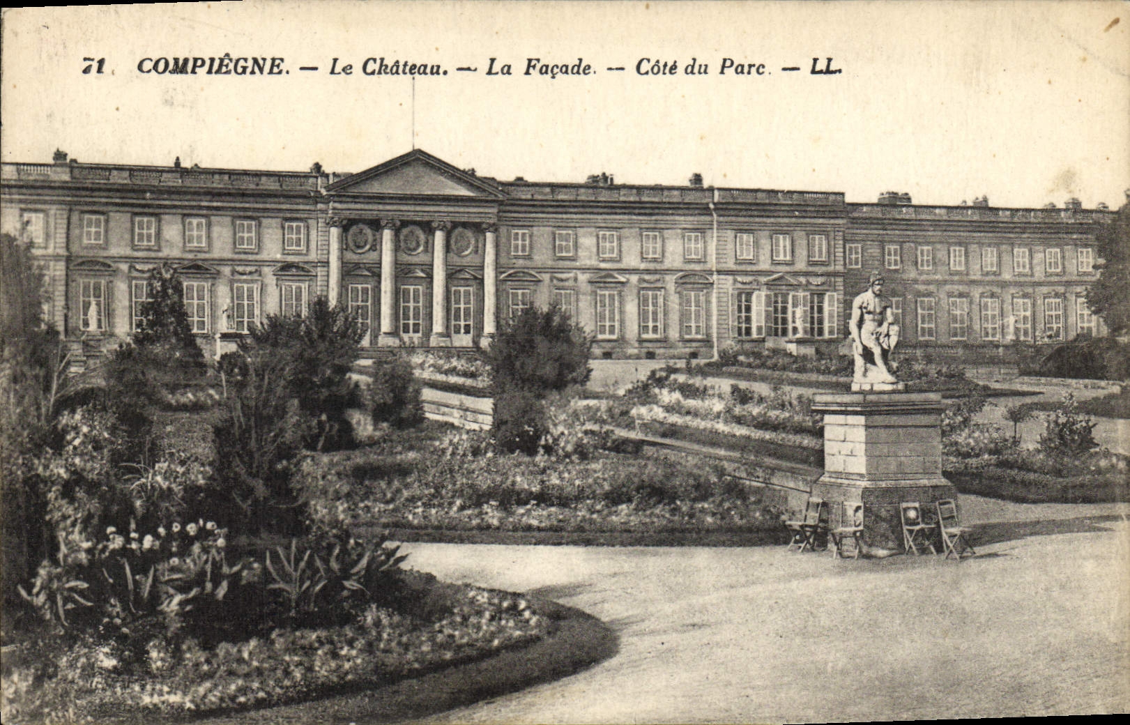 CPA Compiegne le Chateau la facade Cote du Parc 