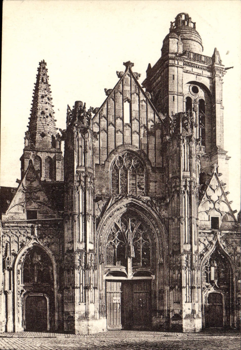 CPA Senlis Oise Eglise St Pierre 