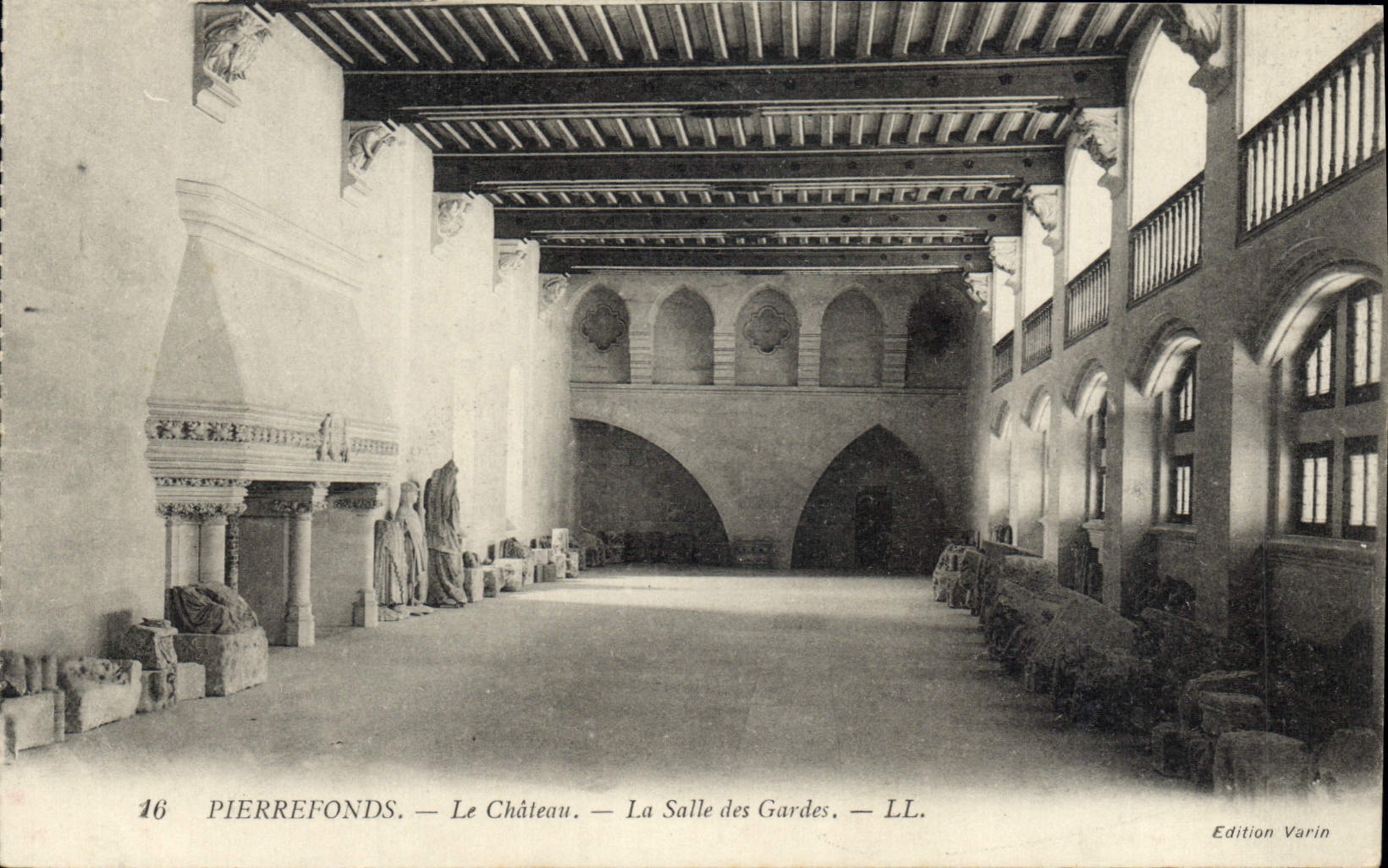 CPA Pierrefonds le Chateau la Salle des Gardes 