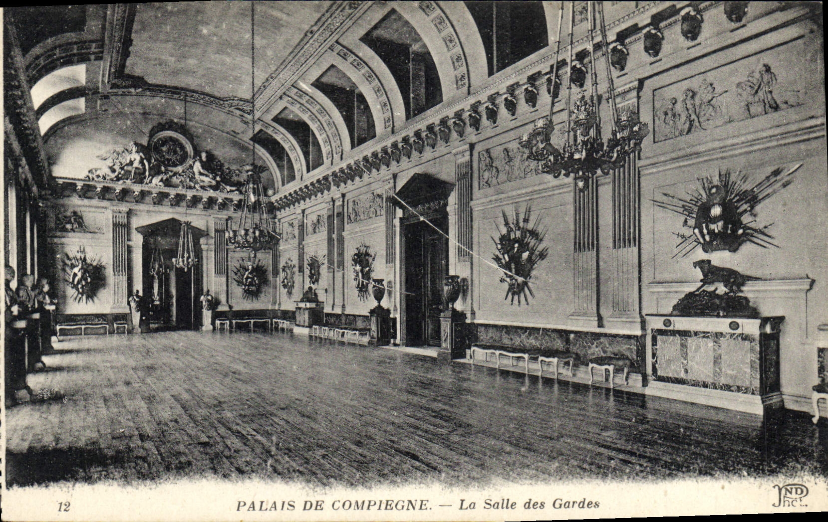 CPA Palais de Compiegne la Salle des Gardes 