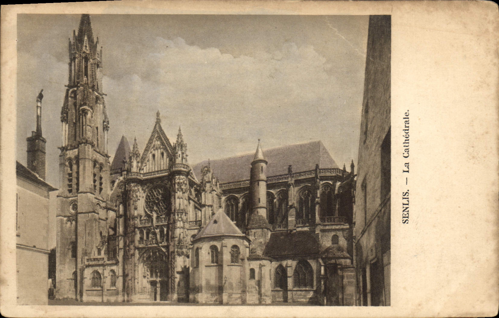 CPA Senlis la Cathedrale 