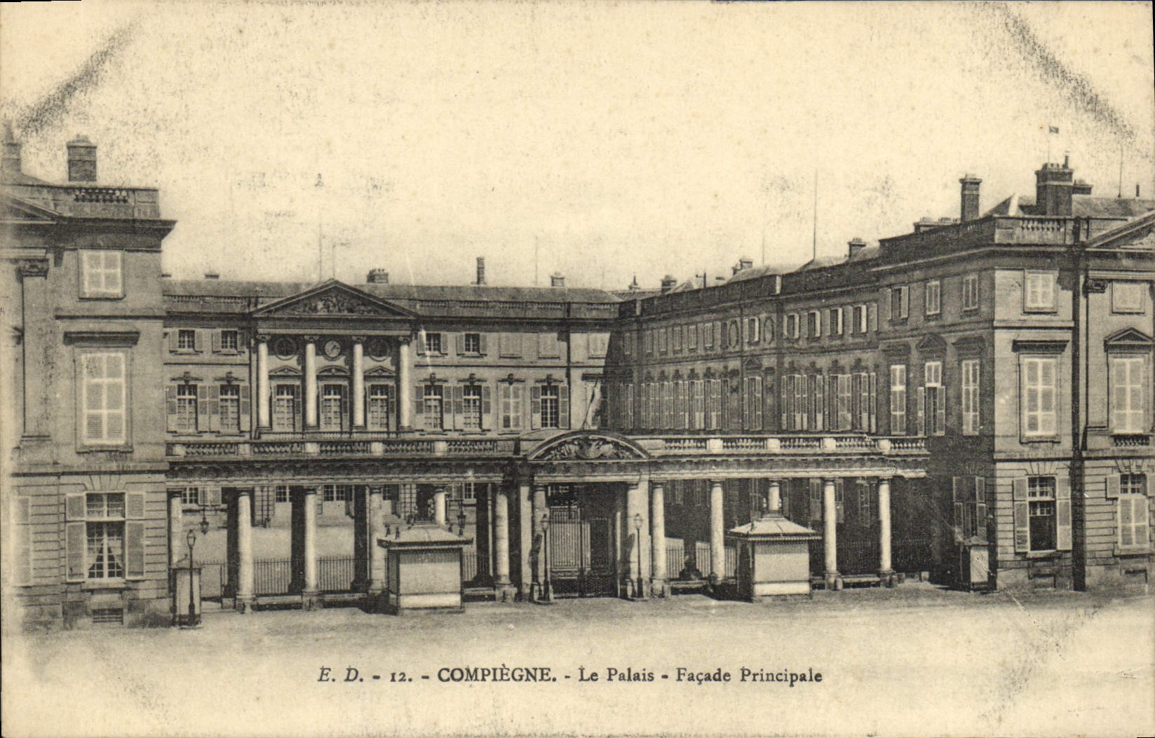 CPA Compiegne le Palais Facade Principale 