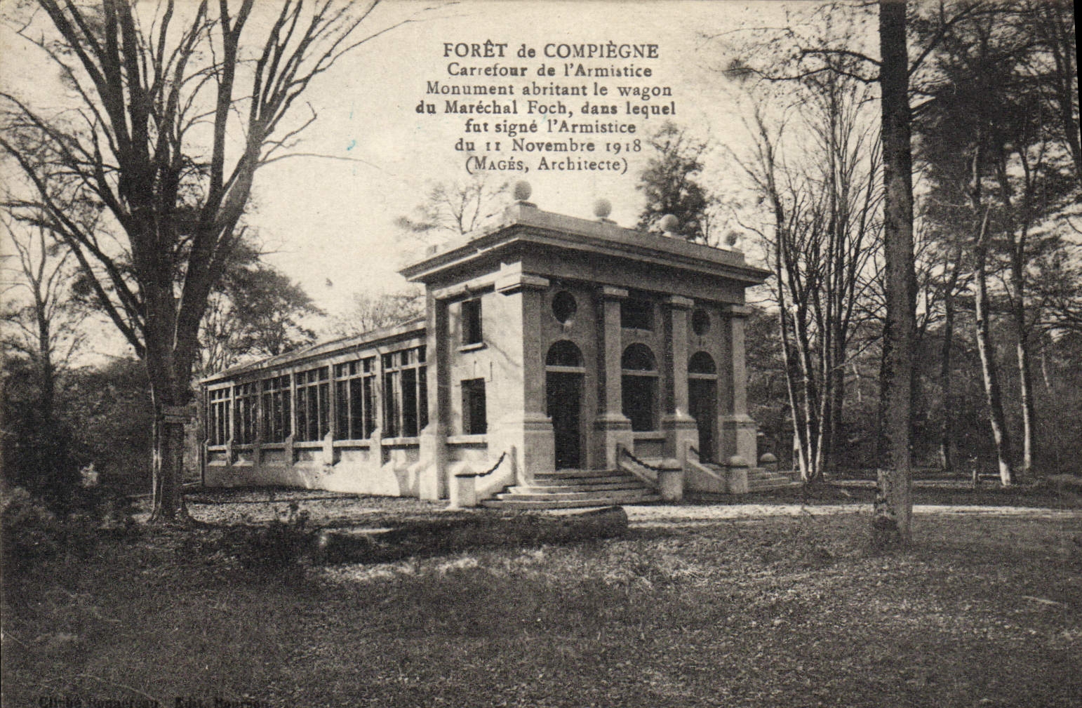 CPA Foret de Compiegne Carrefour de l'Armistice Monument abritant le Wagon du Marechal Foch 