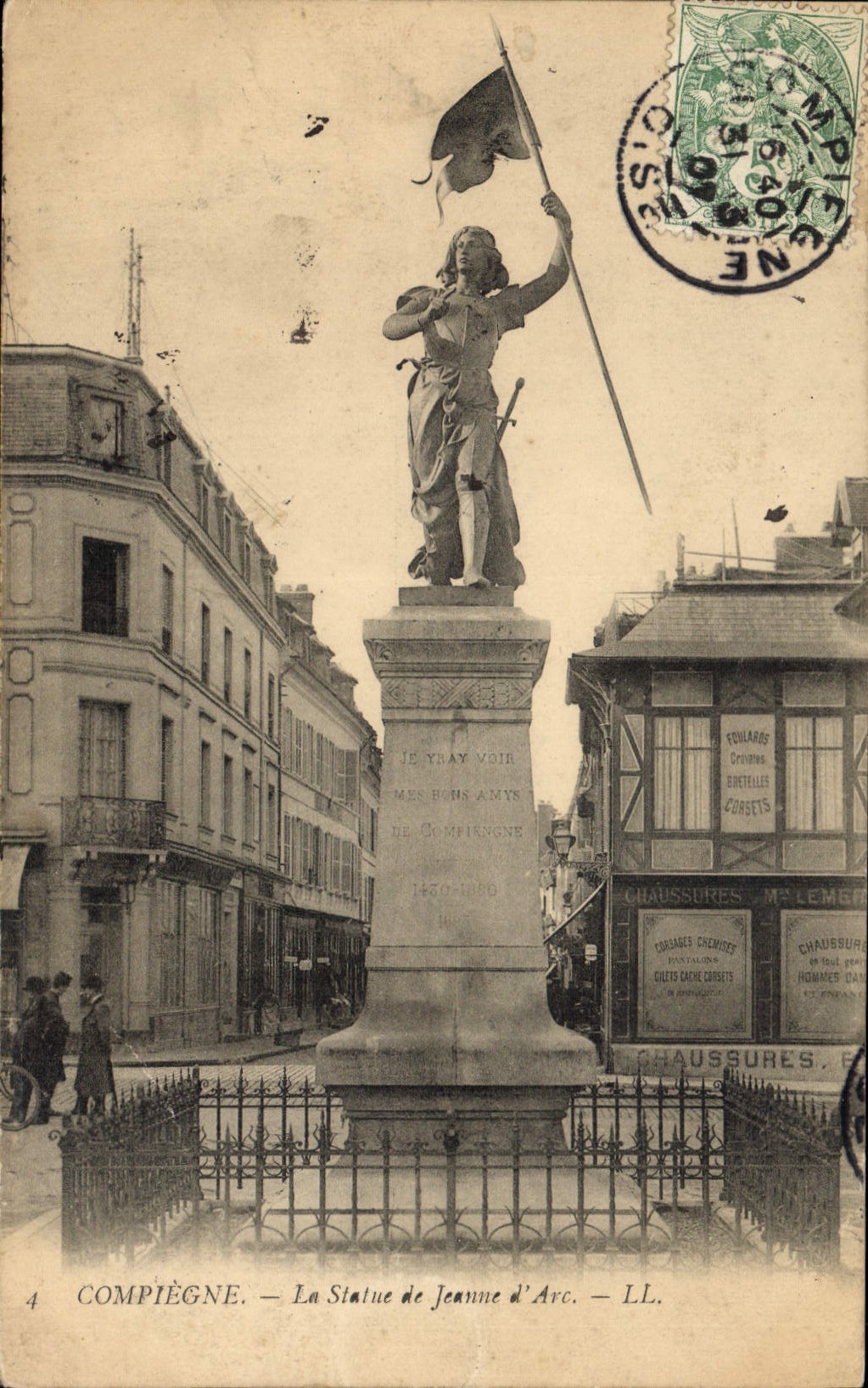 CPA Compiegne la Statue de Jeanne d'Arc 