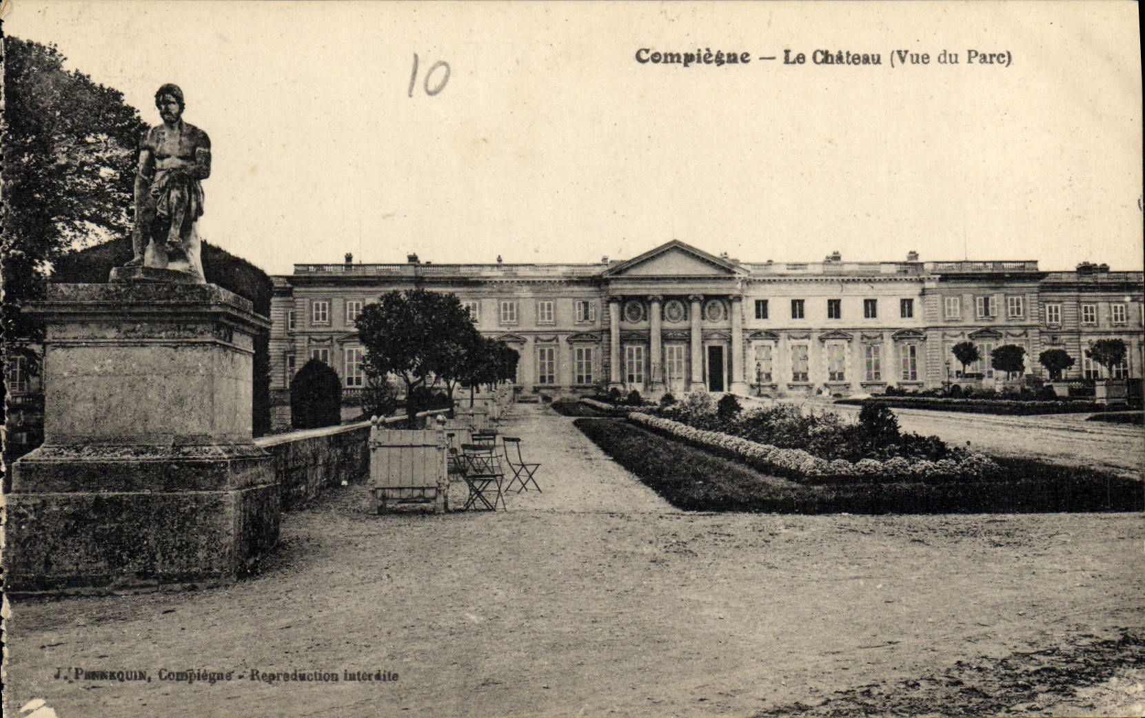CPA Compiegne Le Chateau vue du Parc 