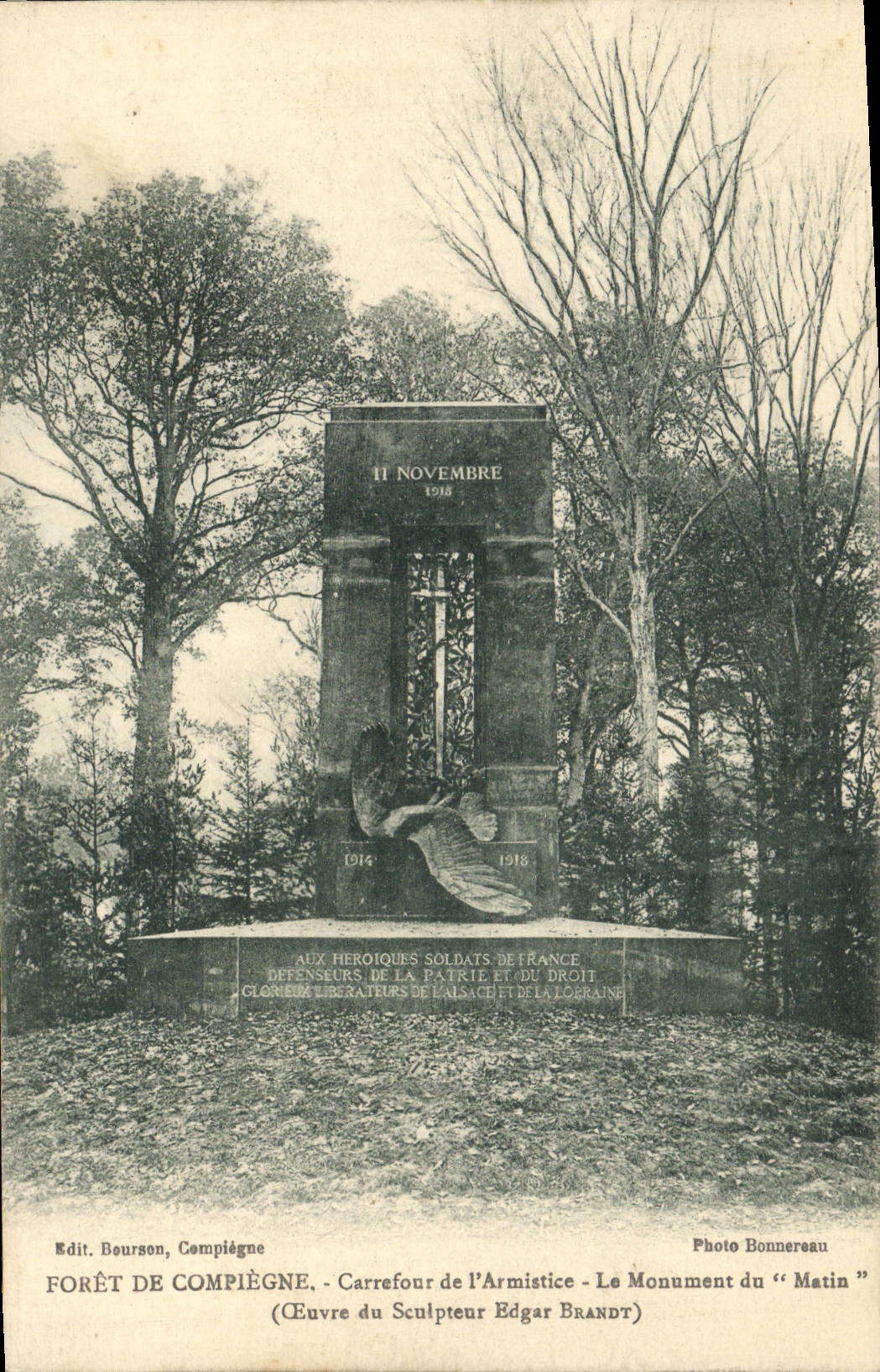 CPA Foret de Compiegne Carrefour de l'Armistice le monument du Matin Oeuvre du Sculpteur Edgar Brand