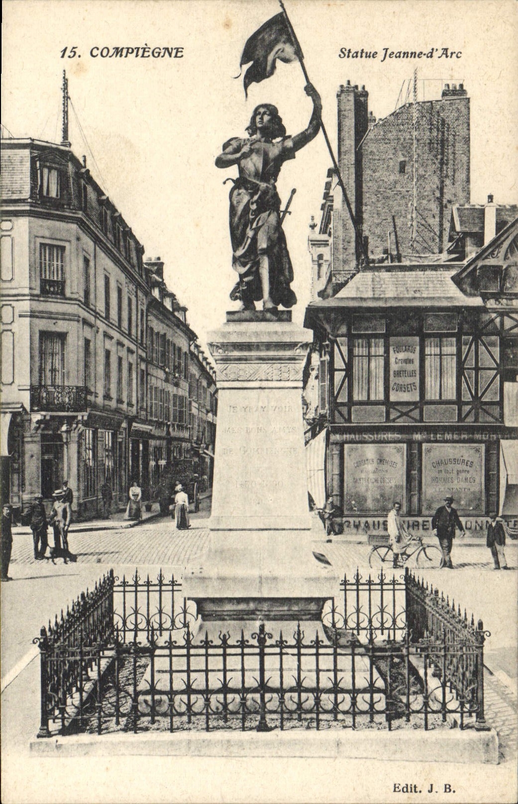 CPA Compiegne Statue Jeanne d'Arc 