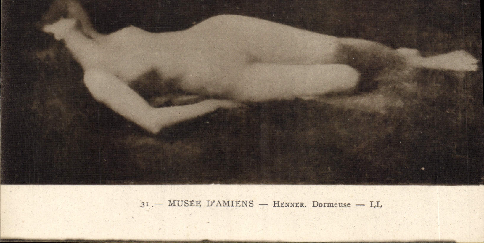 CPA Musee d'Amiens Henner Dormeuse 