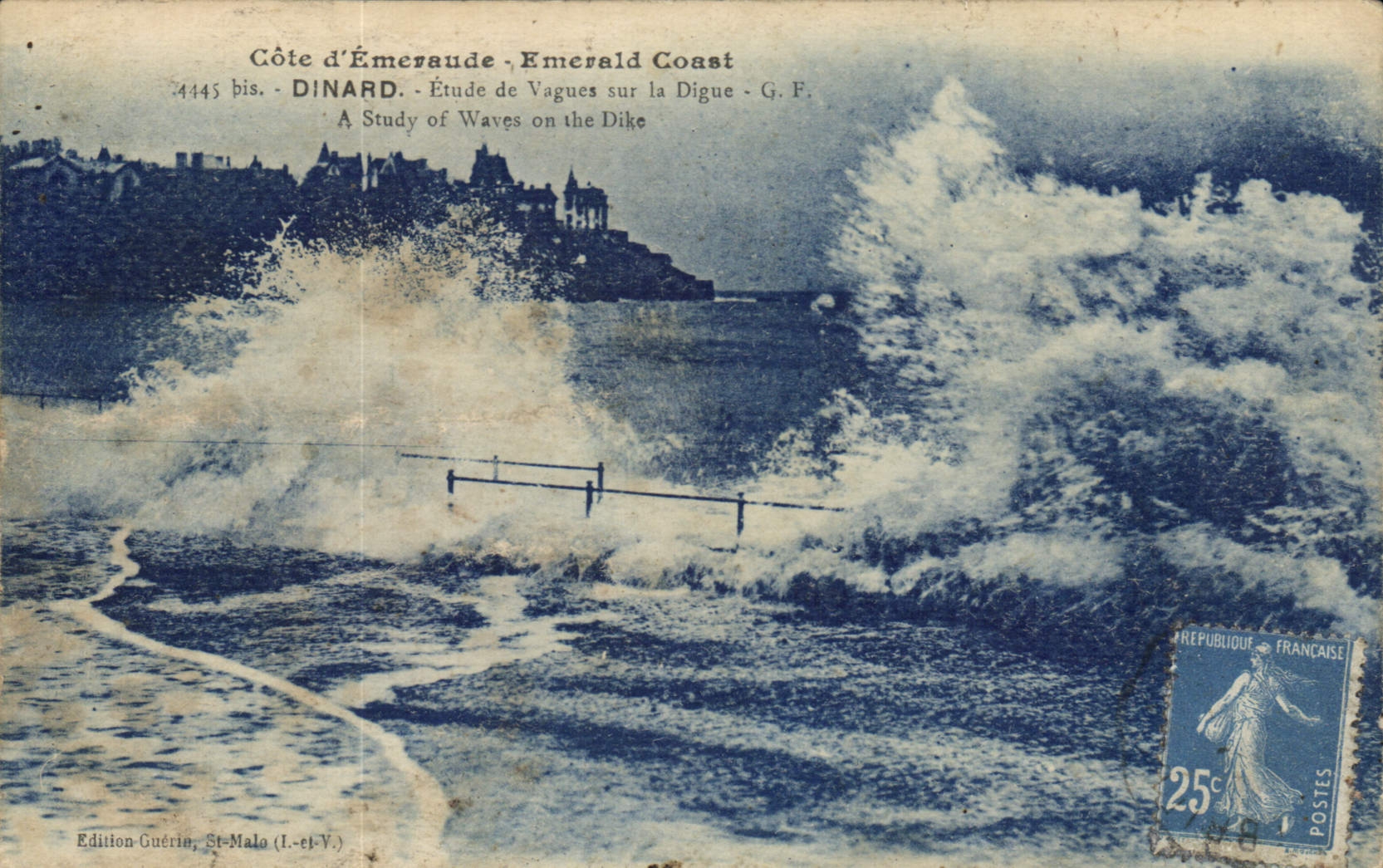 CPA Cote d'Emeraude Dinard Etude de Vagues sur la Diguee 
