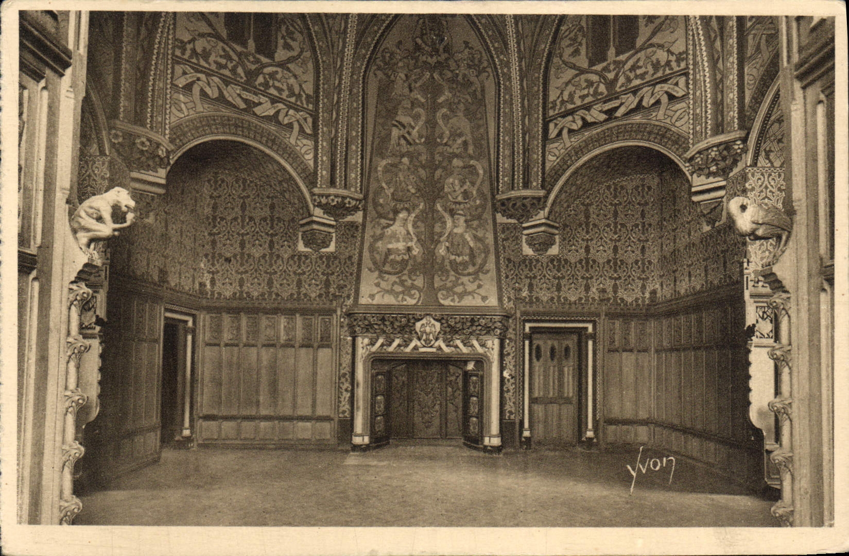 CPA La Douce France Chateau de Pierrefonds Une des Chambre du Chateau 