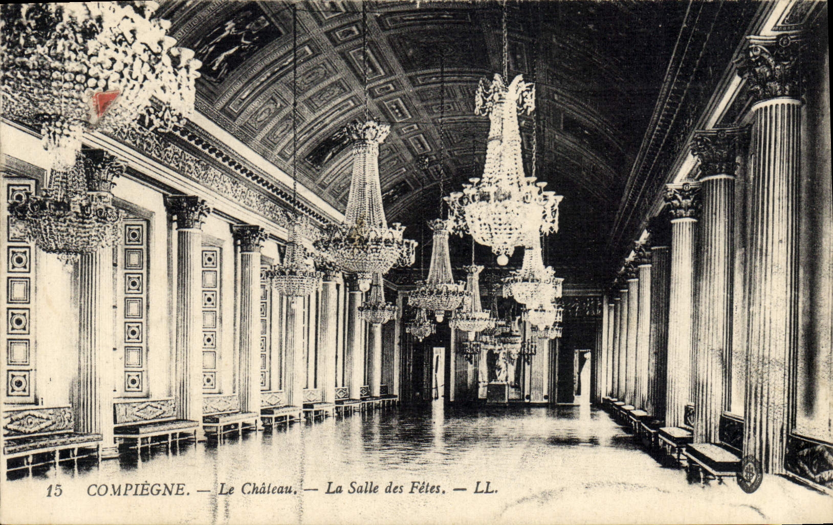 CPA Compiegne Le Chateau La Salle des Fetes