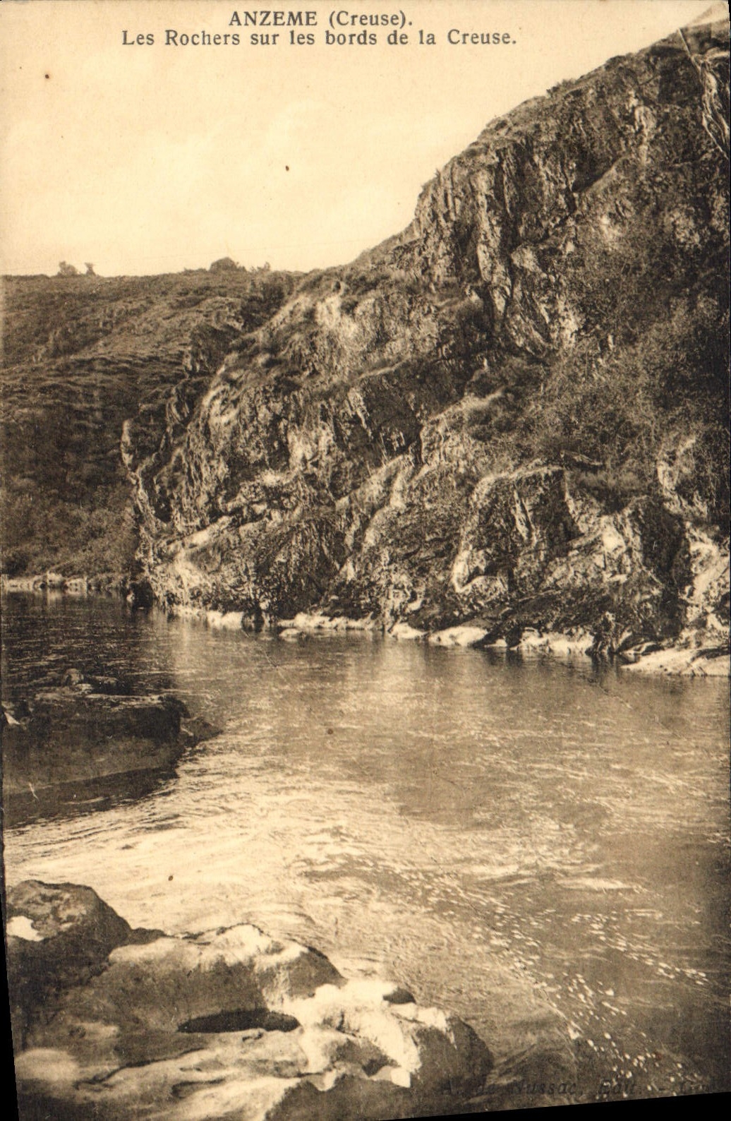 CPA Anzeme Creuse Les Rochers sur les bords de la Creuse 