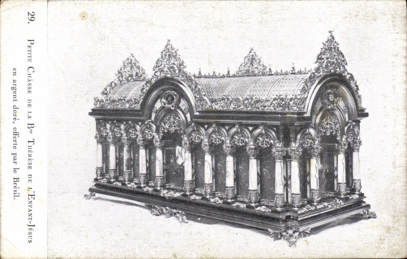 CPA Petite Chasse de la M Therese de l'Enfant Jesus en argent dore offerte par le Bresil 