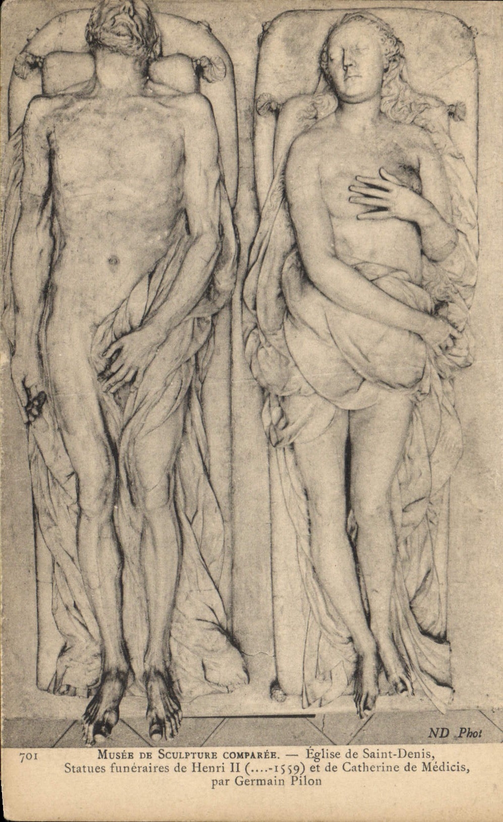 CPA Musee de Sculpture Comparer Eglise de Saint Denis Statues funeraires de Henri II et de Cathedral