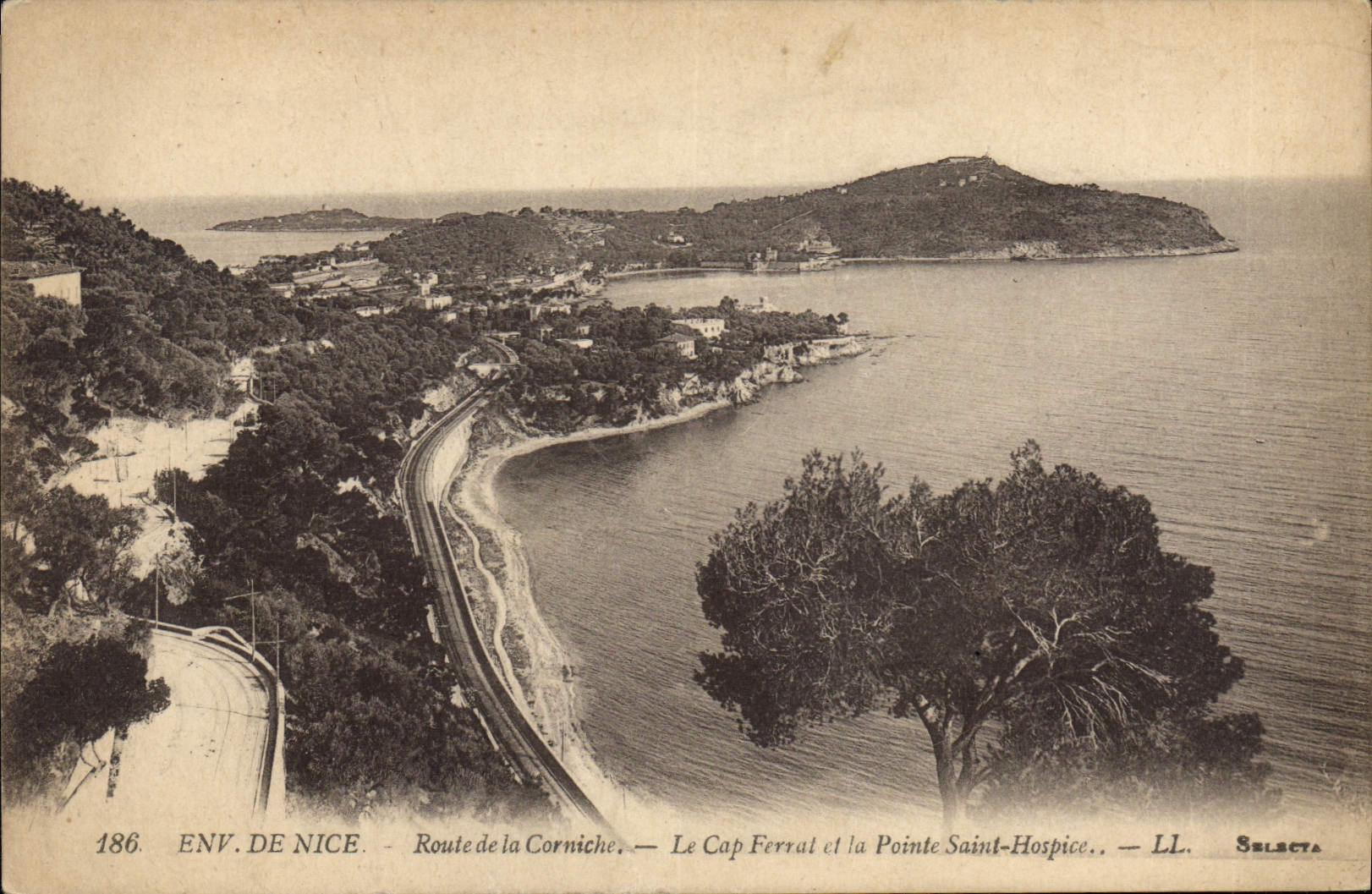 CPA Env de Nice Route de la Corniche Le Cap Ferrat et la Pointe Saint Hospice