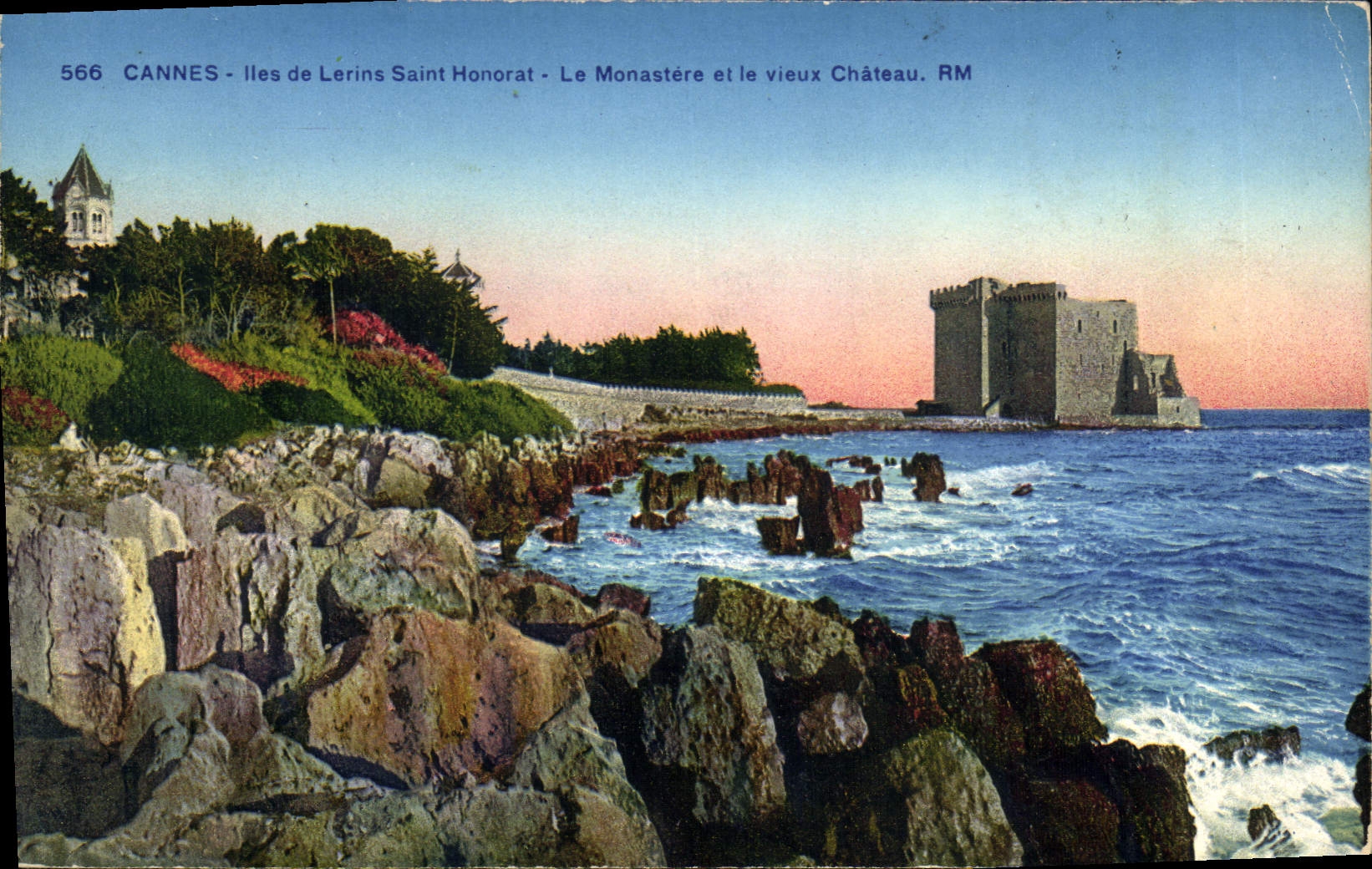 CPA Cannes Iles de Lerins Saint Honorat Le Monastere et le vieux Chateau