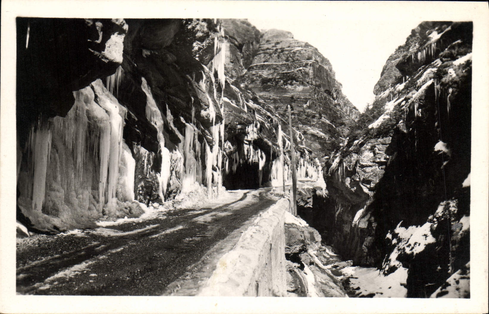 CPA Beuil A M Route du Cians Galeries de Glace