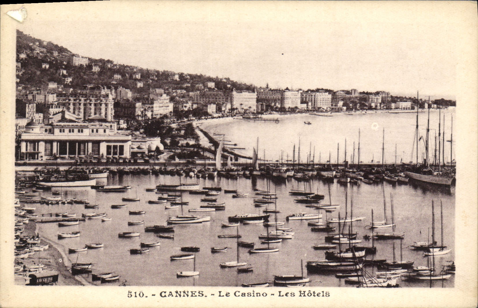 CPA Cannes Le Casino Les Hotels Bateaux