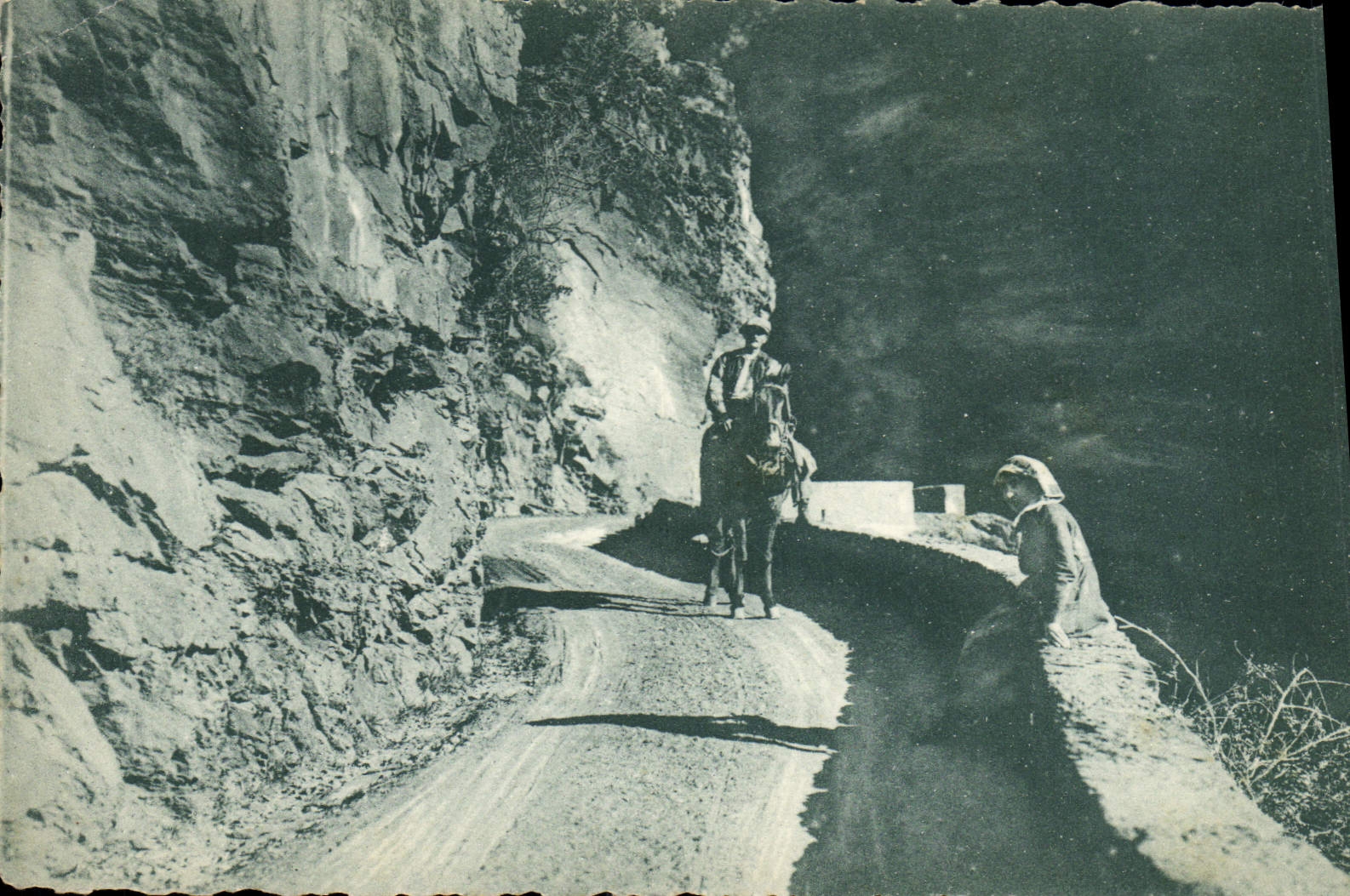 CPA Route des Alpes Gorges superieures du Cians Cheval Folklore