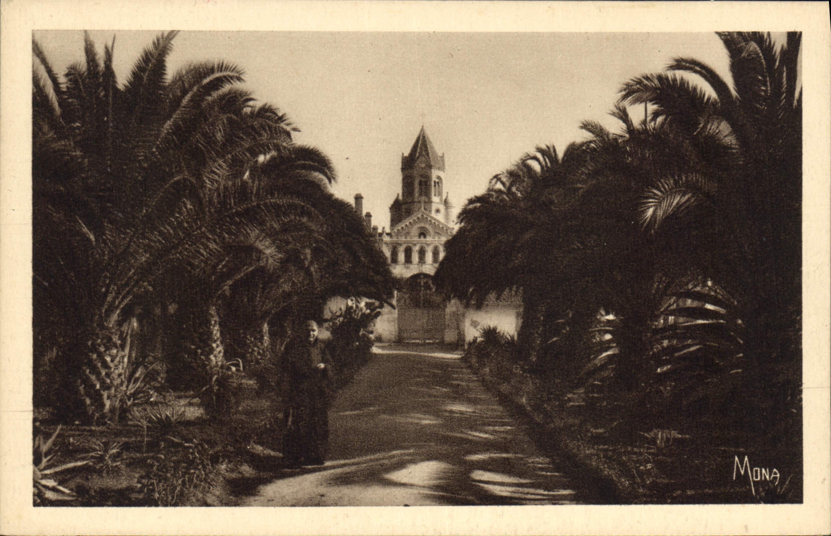 CPA Ile Saint Honorat Entree du monastere vue de l'exterieur