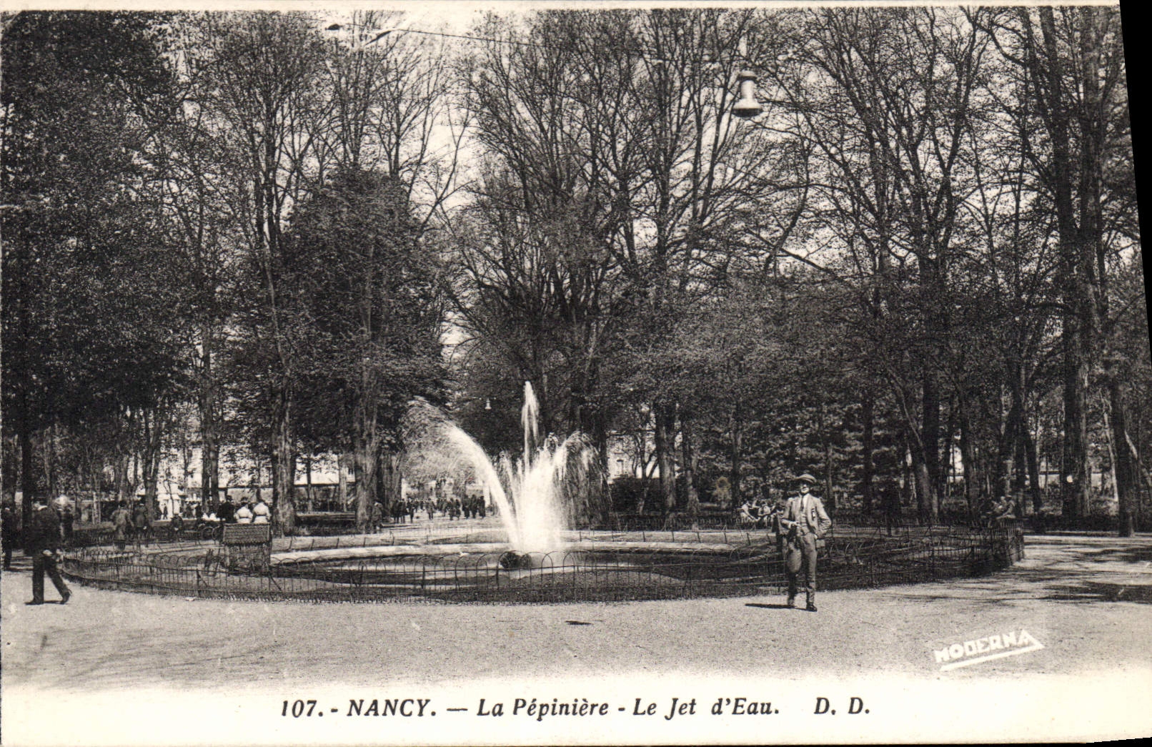 CPA Nancy La Pepiniere Le Jet d'Eau 