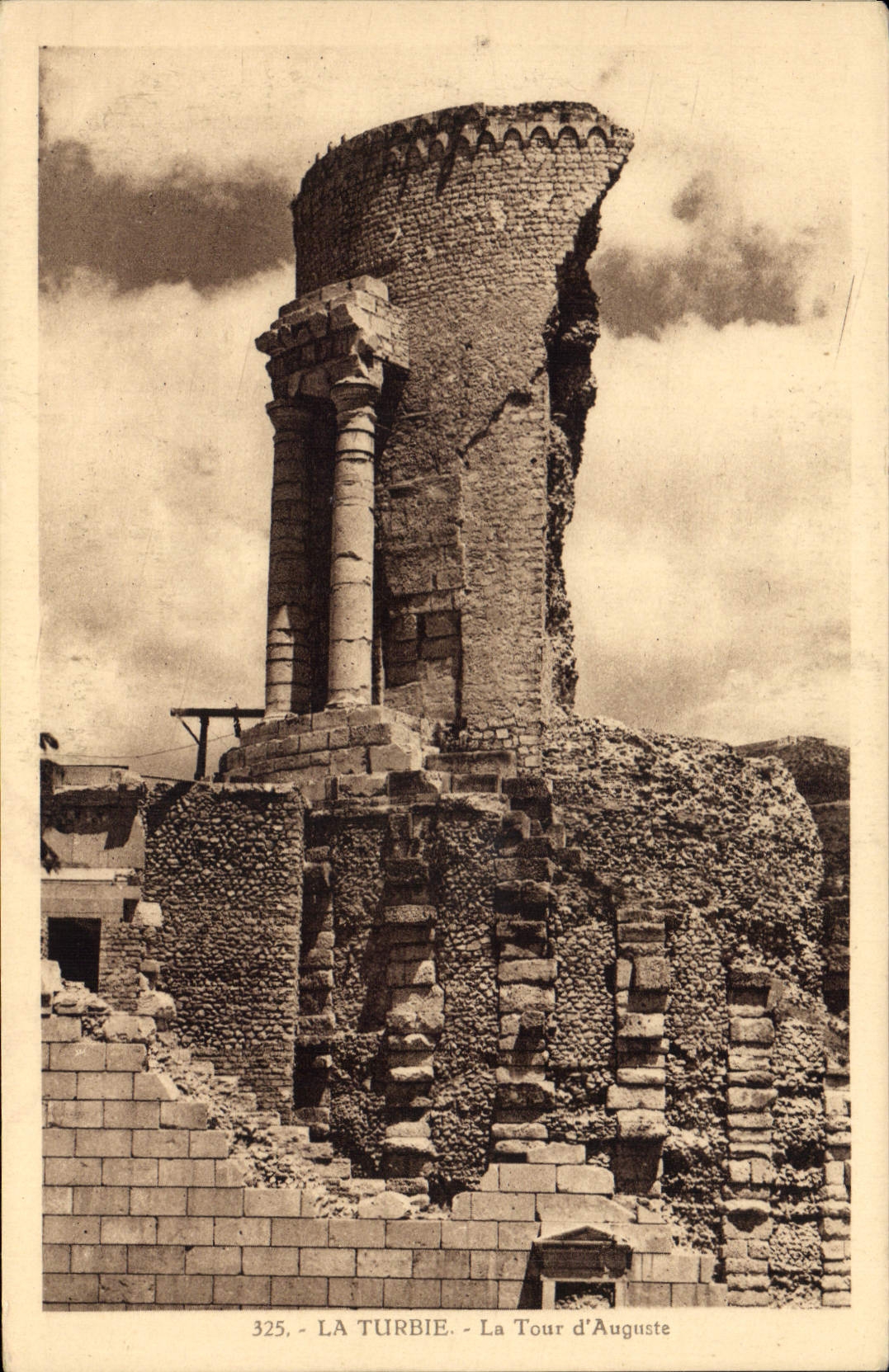 CPA La Turbie La Tour d'Auguste 