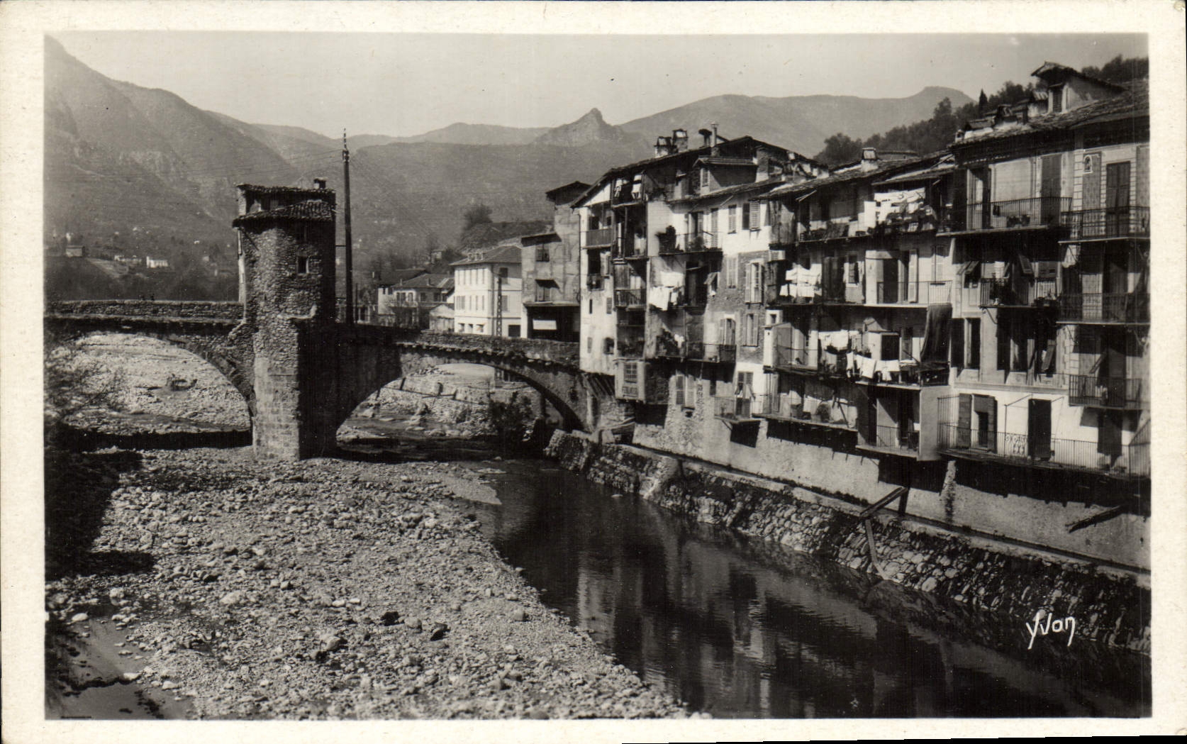 CPA Sospel Alpes Mar Le vieux pont sur la Bevera 