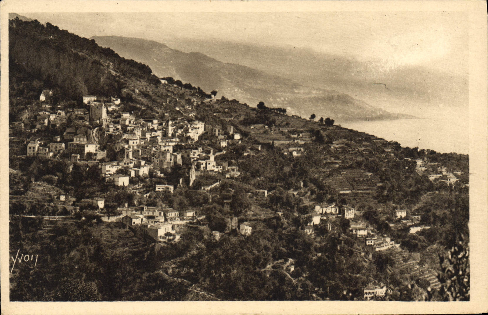 CPA Roquebrune Le Village vu de la Grande Corniche 