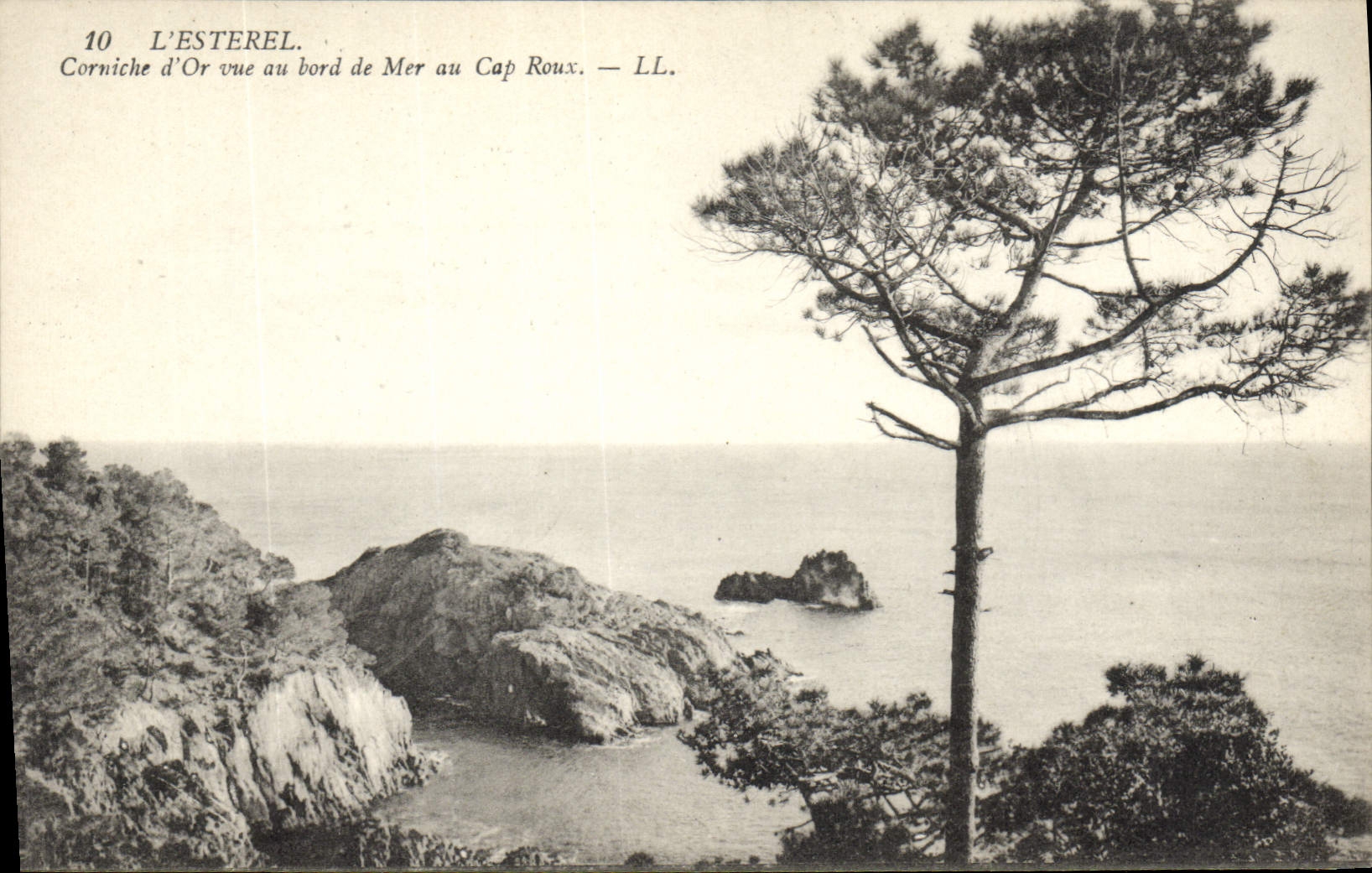 CPA L'Esterel Corniche d'Or vue au bord de Mer au Cap Roux