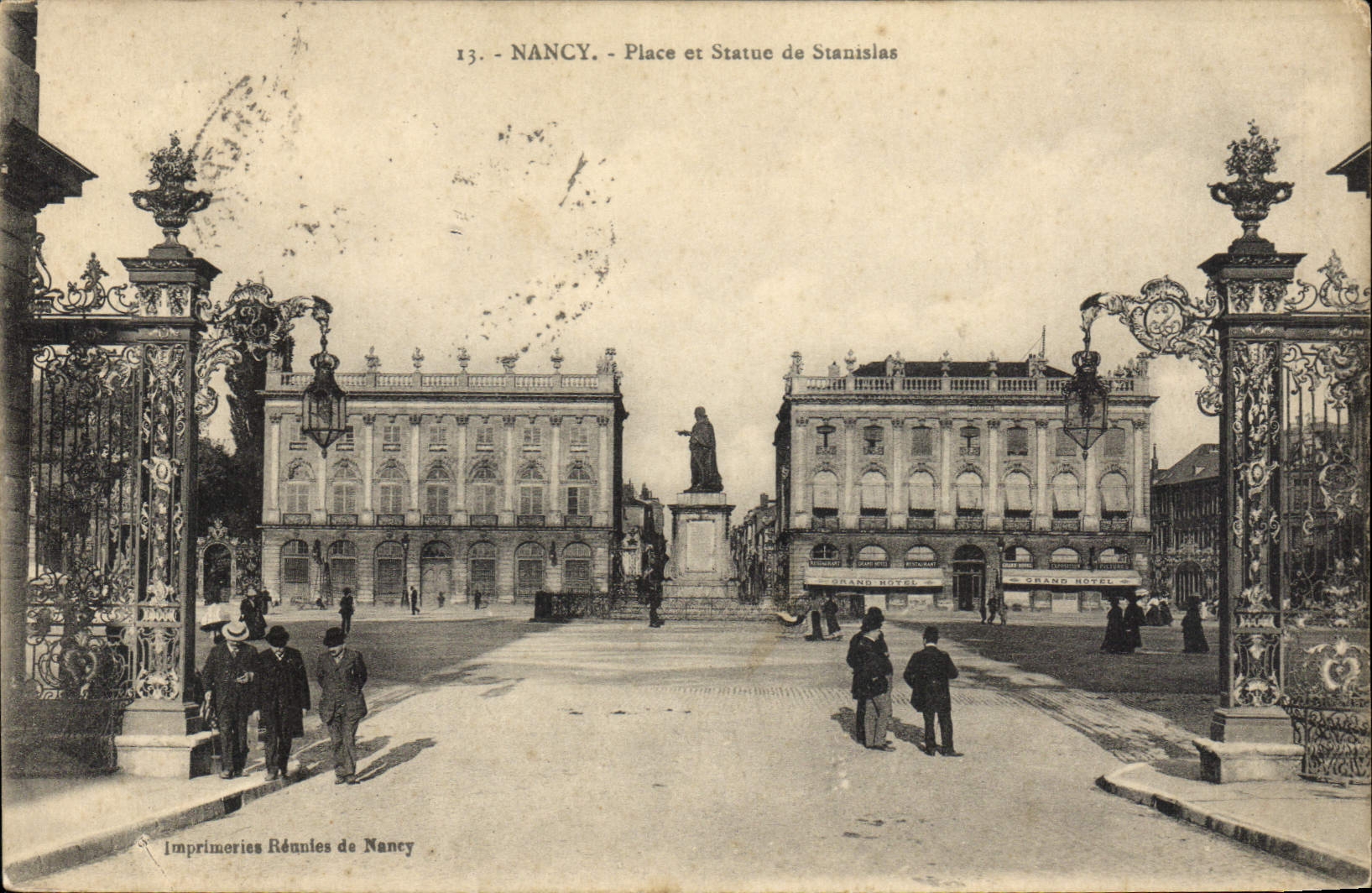 CPA Nancy Place et Statue de Stanislas 
