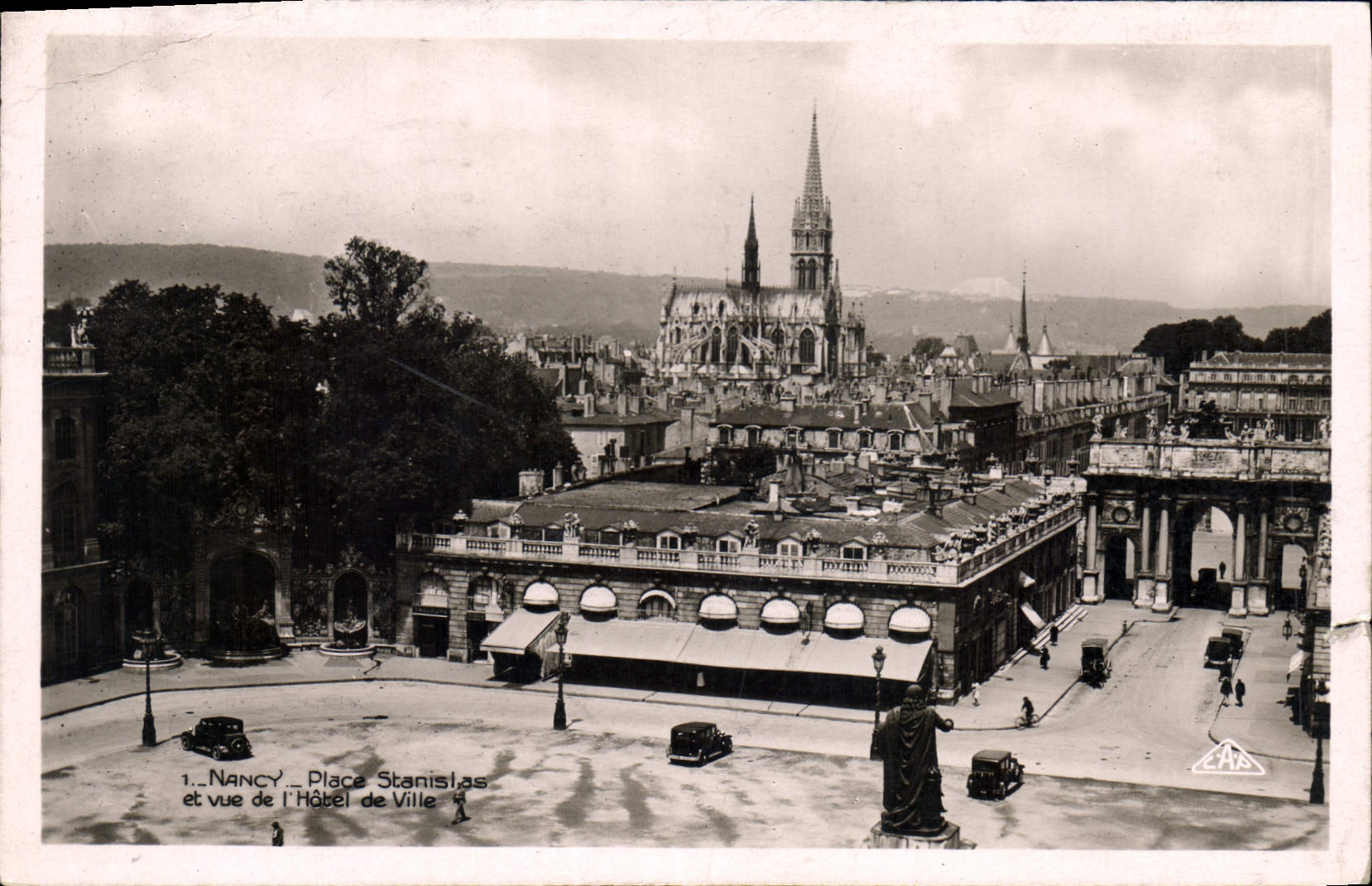 CPA Nancy Place Stanislas et vue de l'Hotel de Ville 