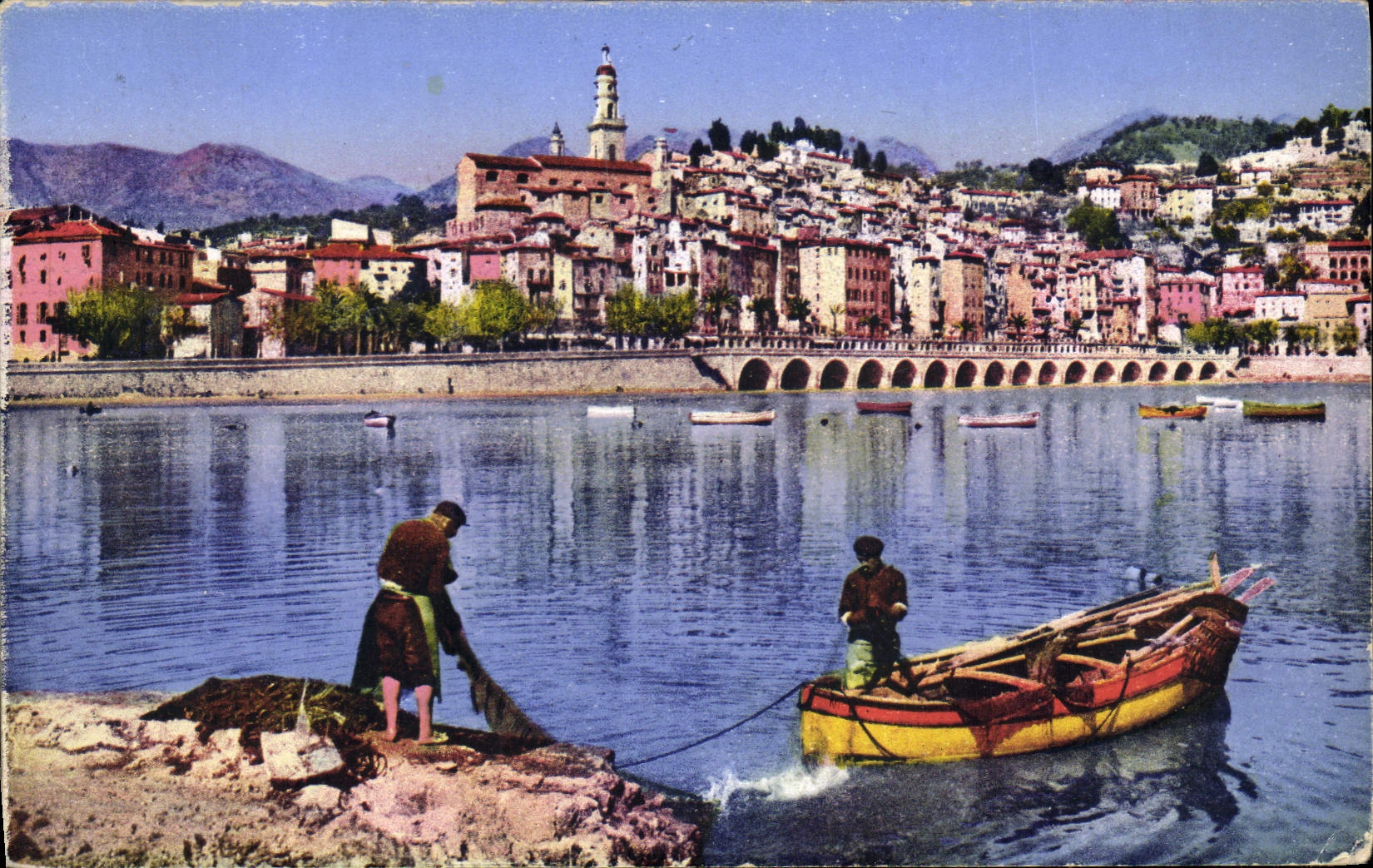CPA Menton La vieille ville Bateau