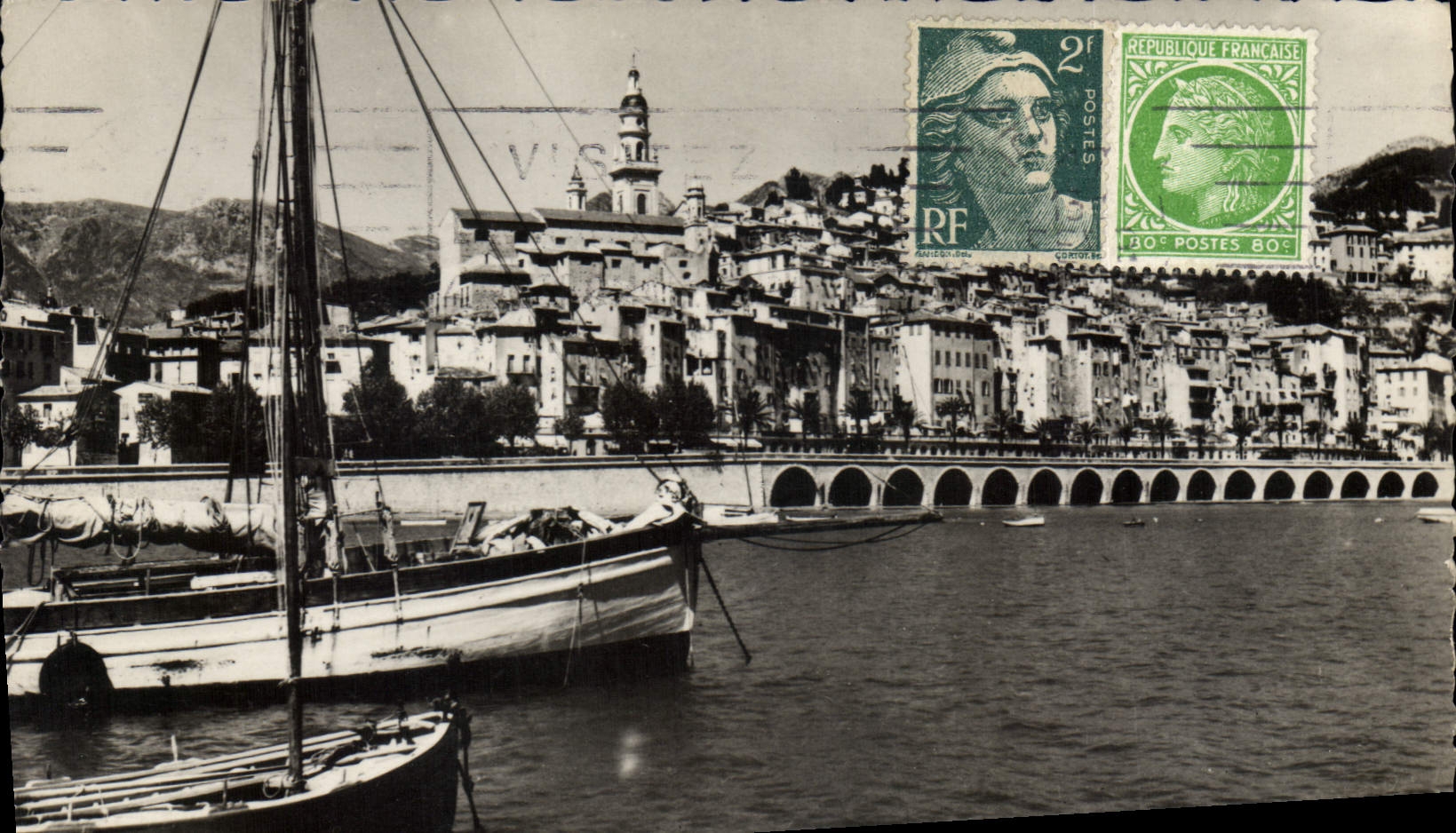 CPA Menton La Vieille Ville Bateau