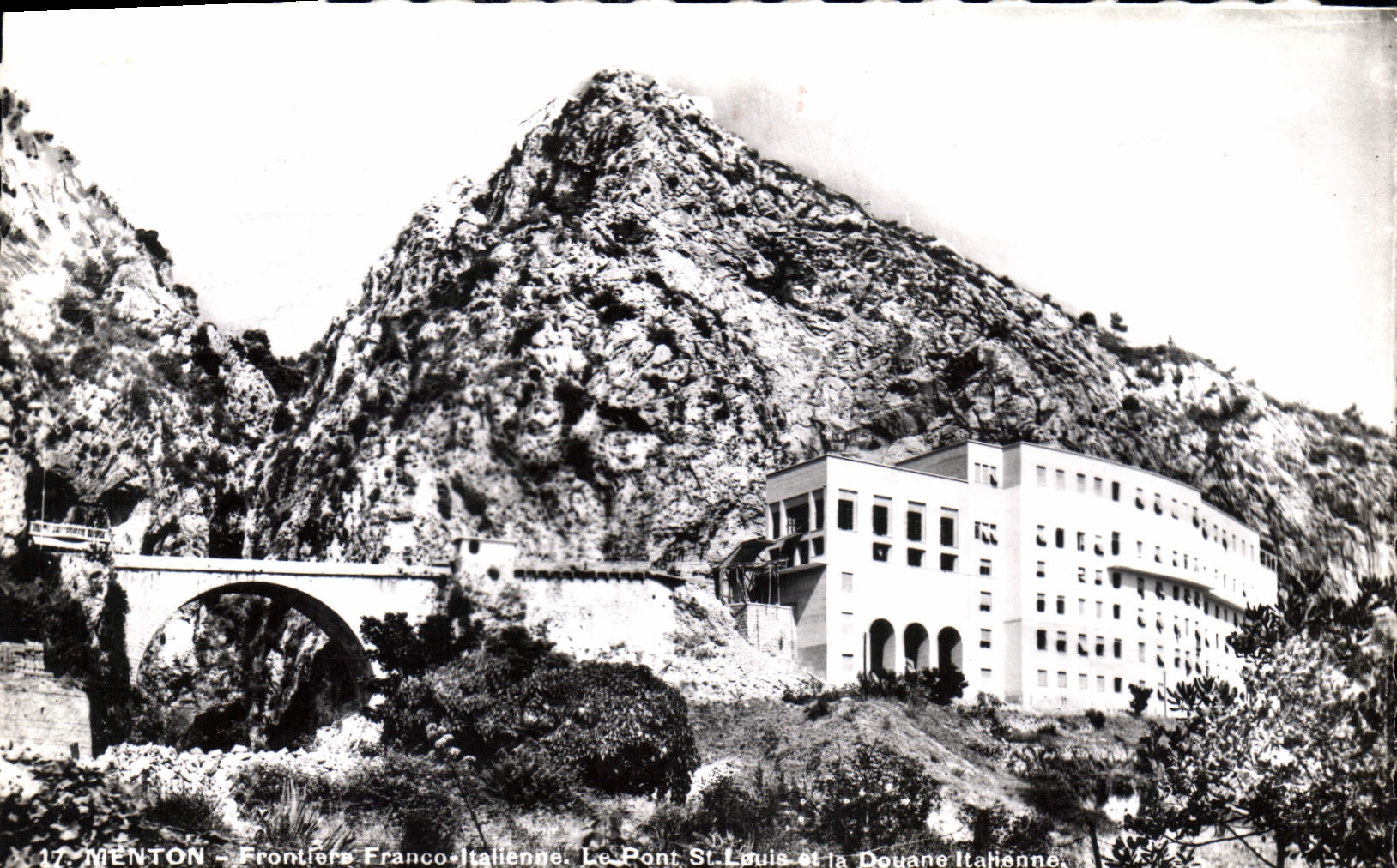 CPA Menton Frontiere Franco Italienne Le Pont St Louis et la Douane Italienne