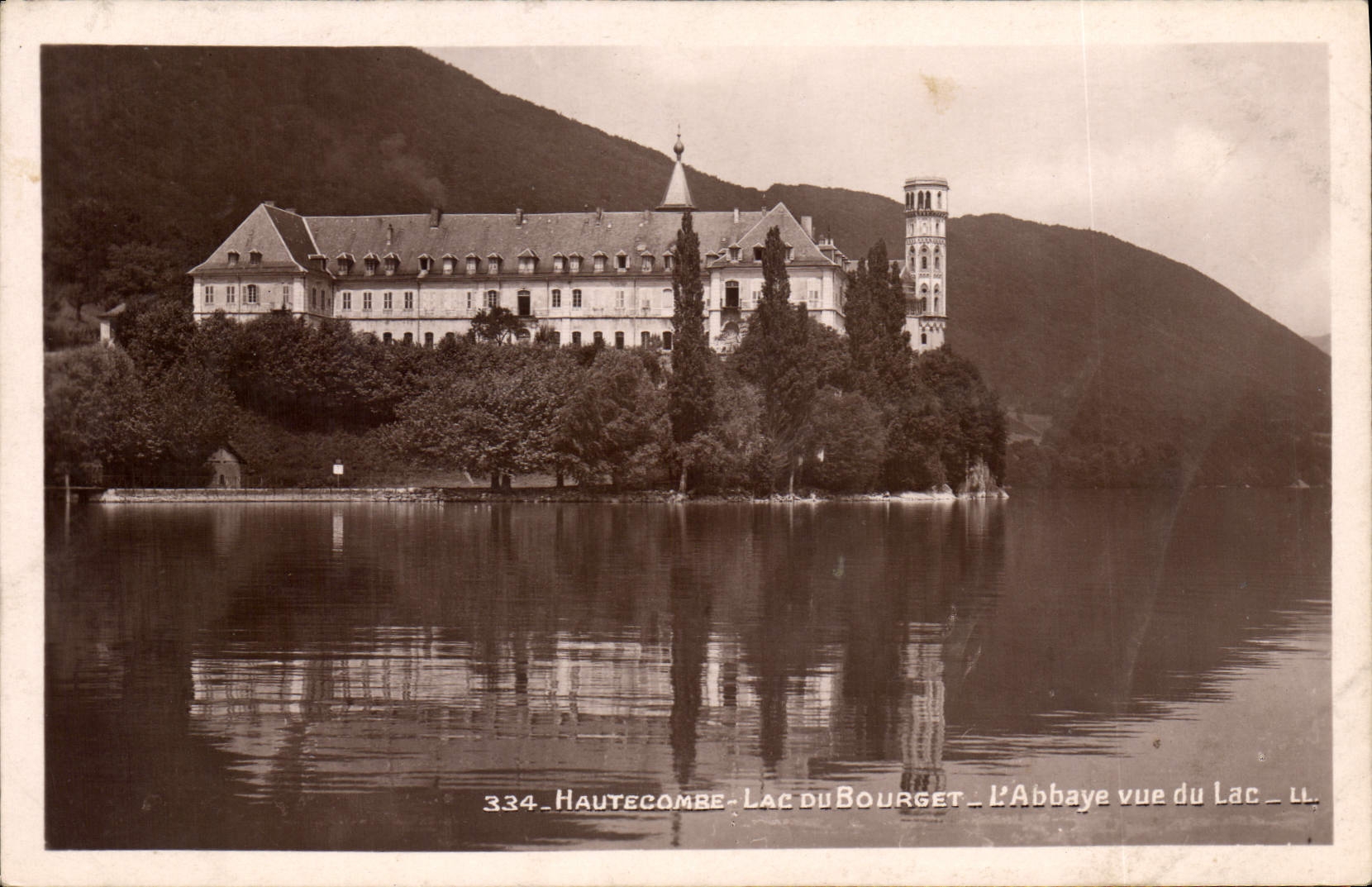 CPA Hautecombe Lac du Bourget L'Abbaye vue du Lac 