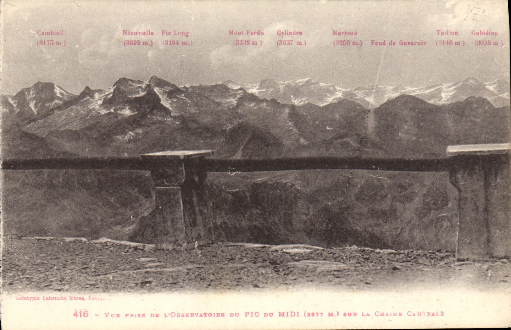 CPA Vue prise de l'Observatoire du pic du midi sur la Chaine Centrale 