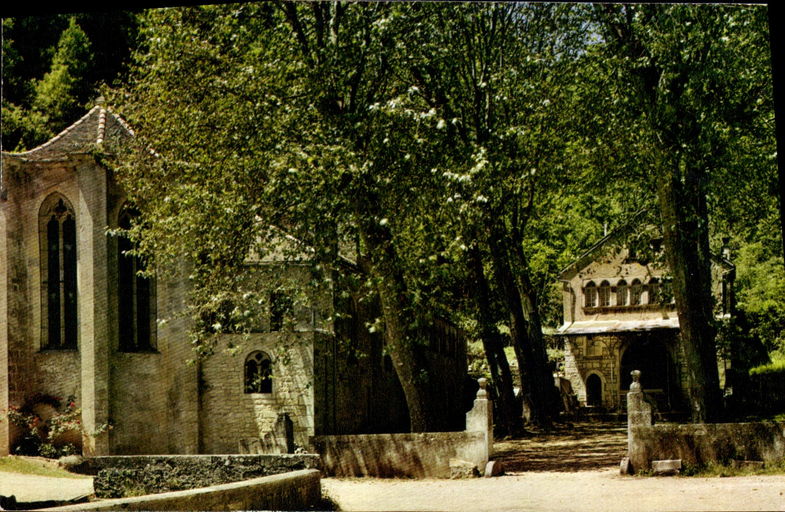 CPA Le Sanctuaire de ND de Lyon 