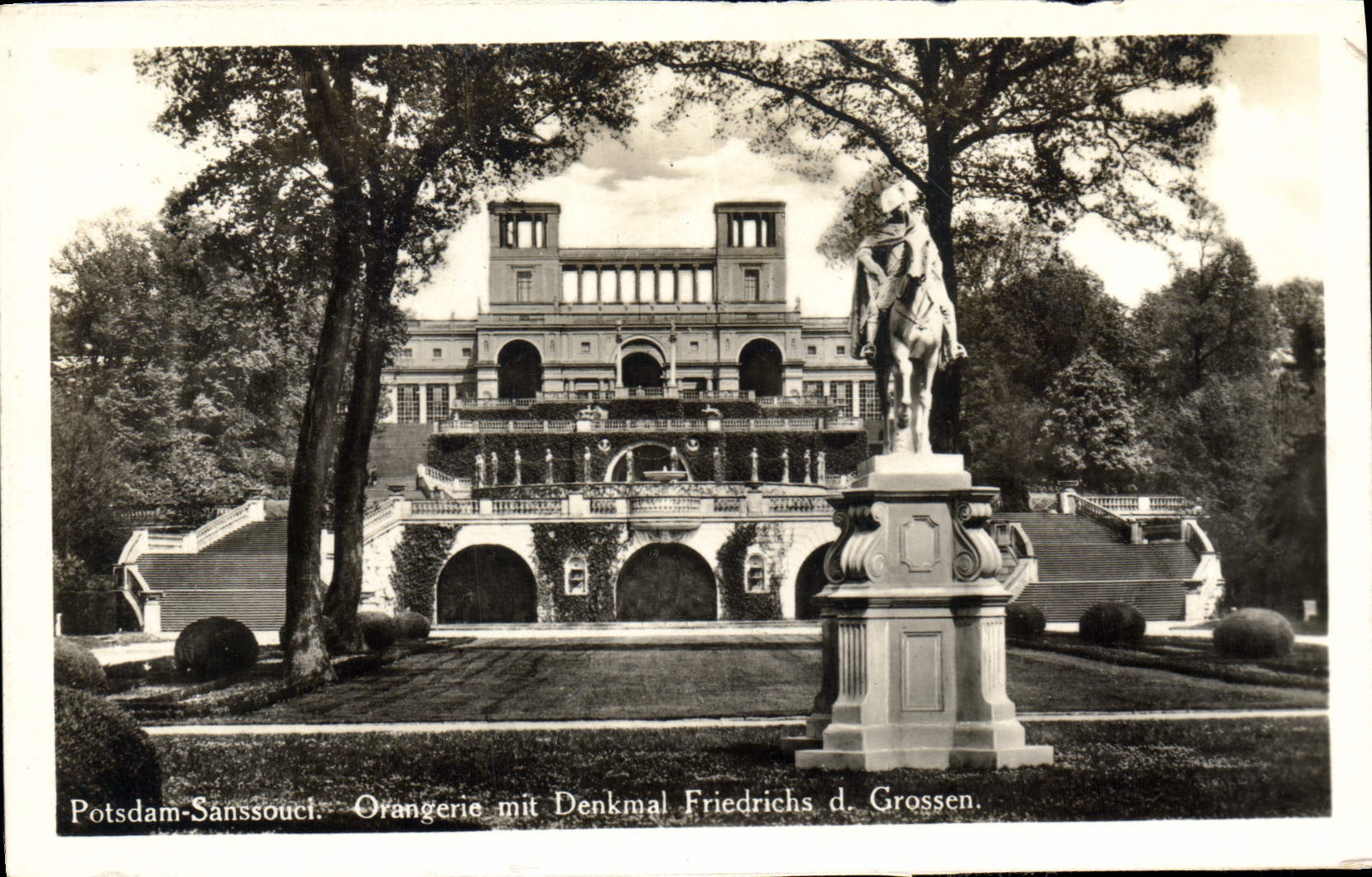 CPA Potsdam Sanssouel Orangerie mit Denkmal Friedrichs d Grossen 