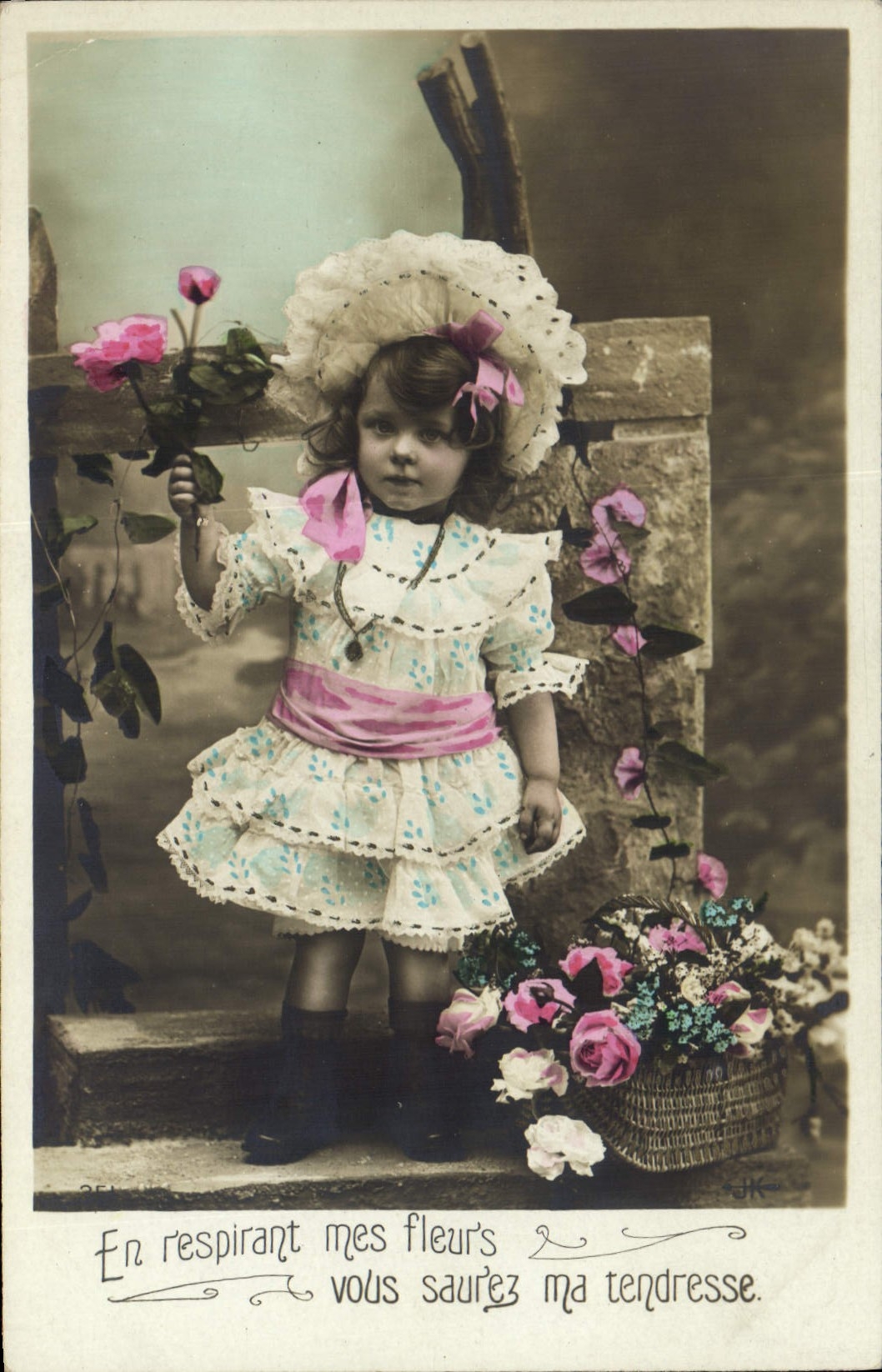 CPA En respirant mes fleurs vous saurez ma tendresse Enfant