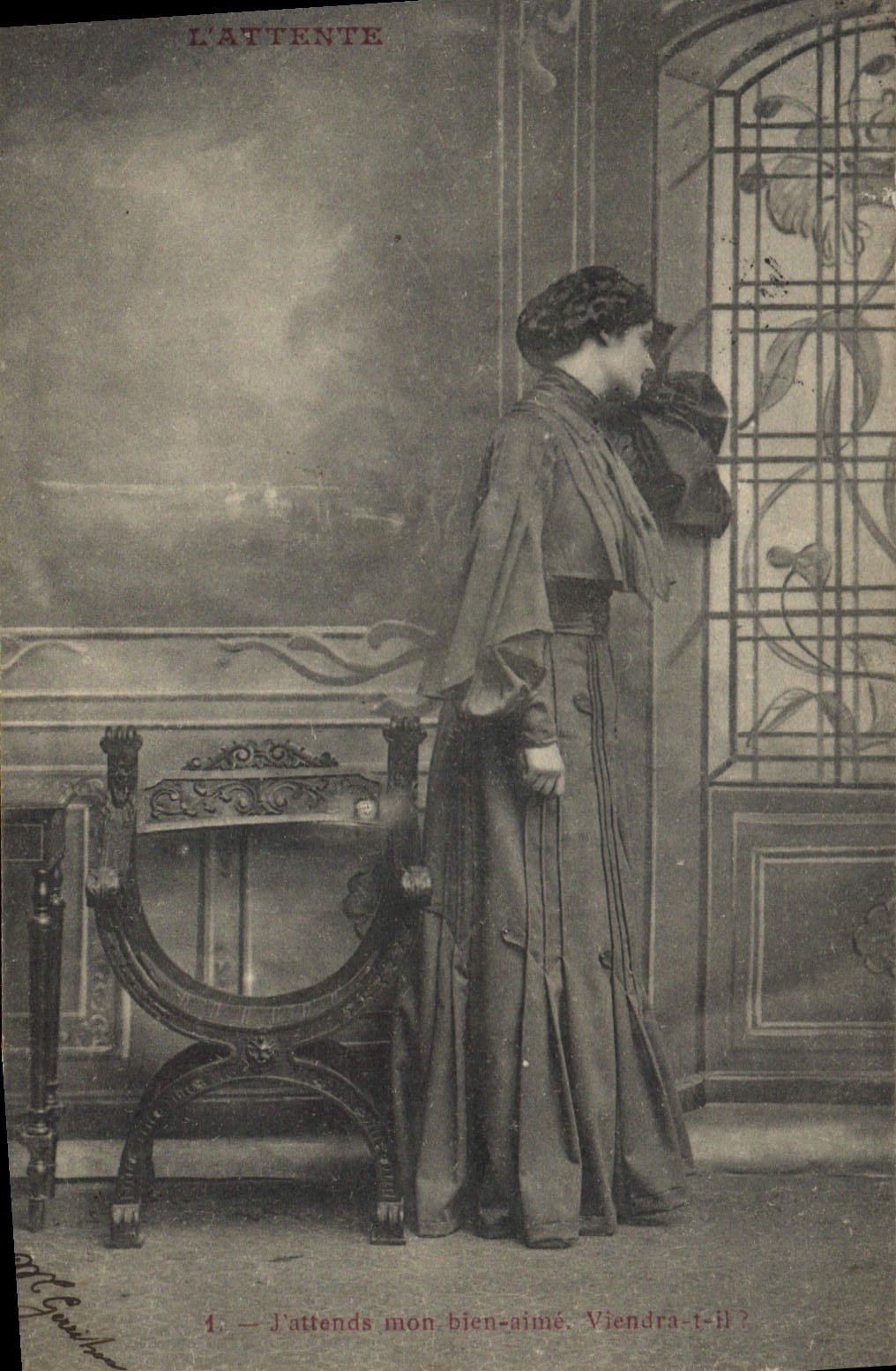 CPA L'Attente Femme