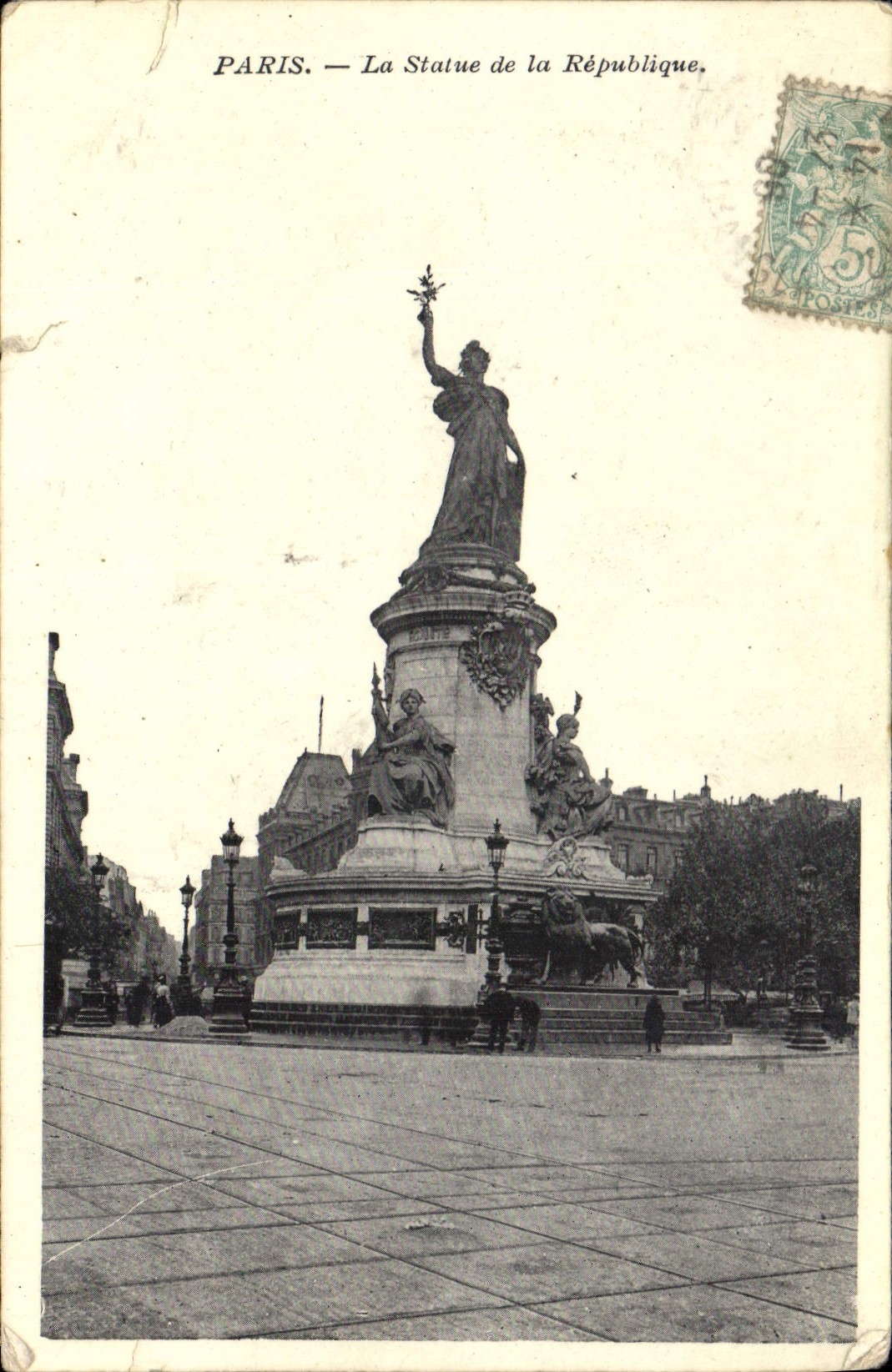 CPA Paris La Statue de la Republique 