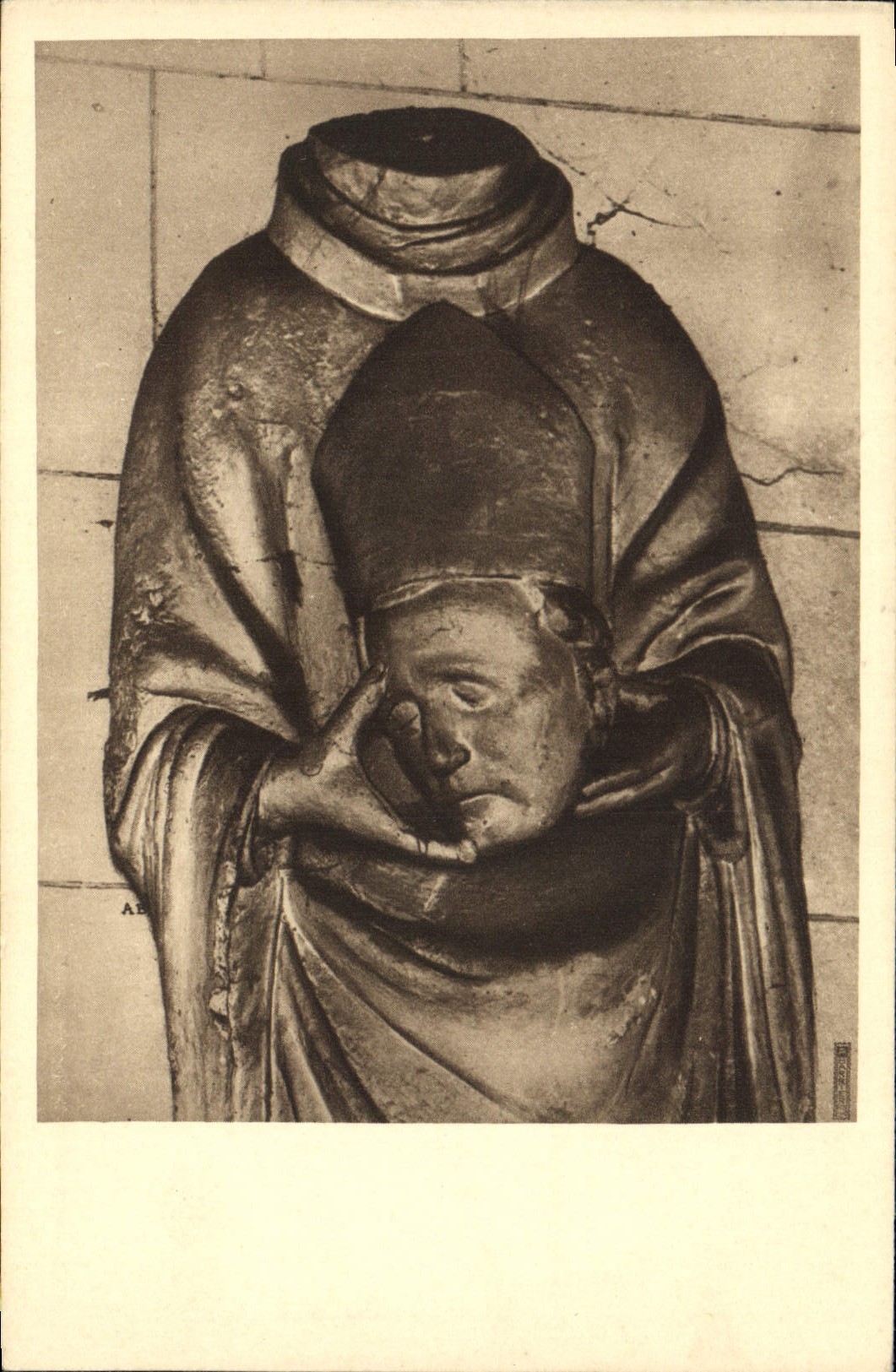 CPA Verneuil sur Avre Eglise Ste Madeleine