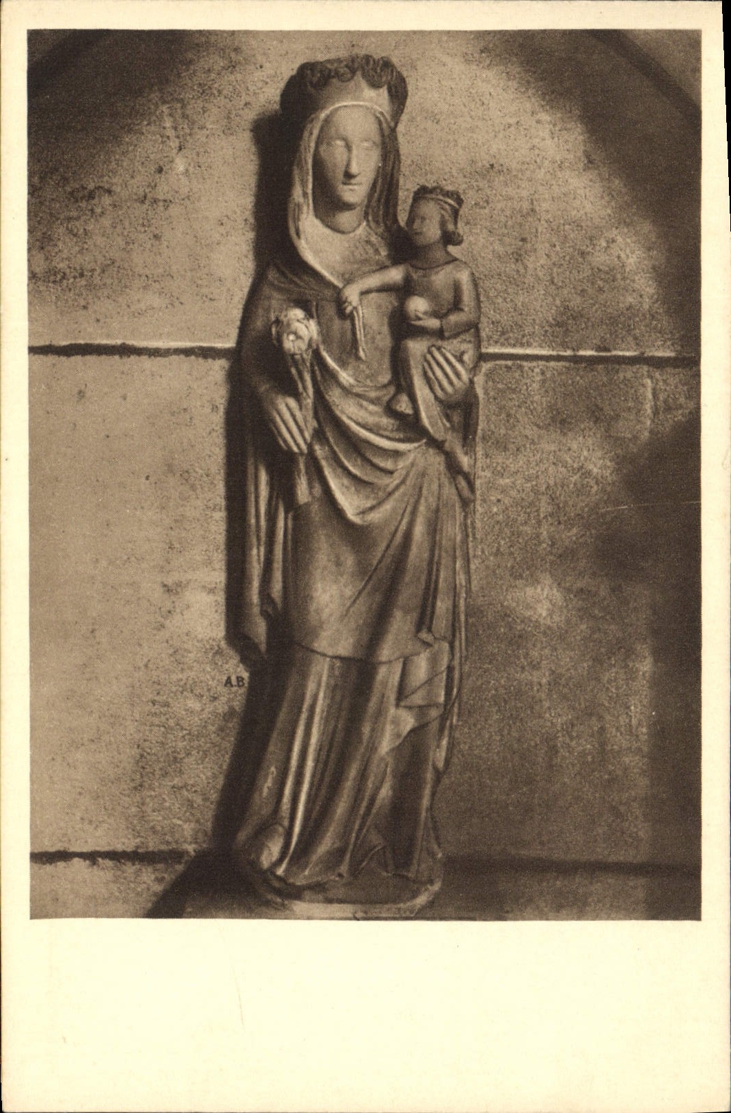 CPA Verneuil sur Avre Eglise Ste Madeleine