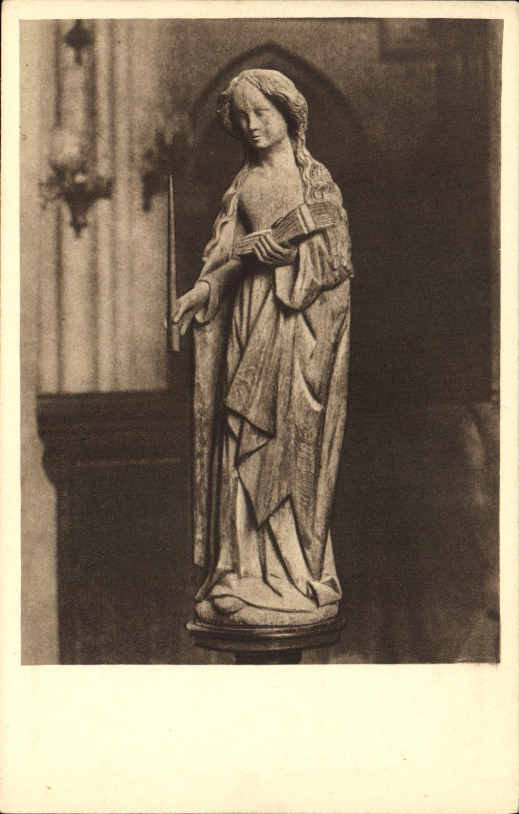 CPA Verneuil sur Avre Eglise Ste Madeleine