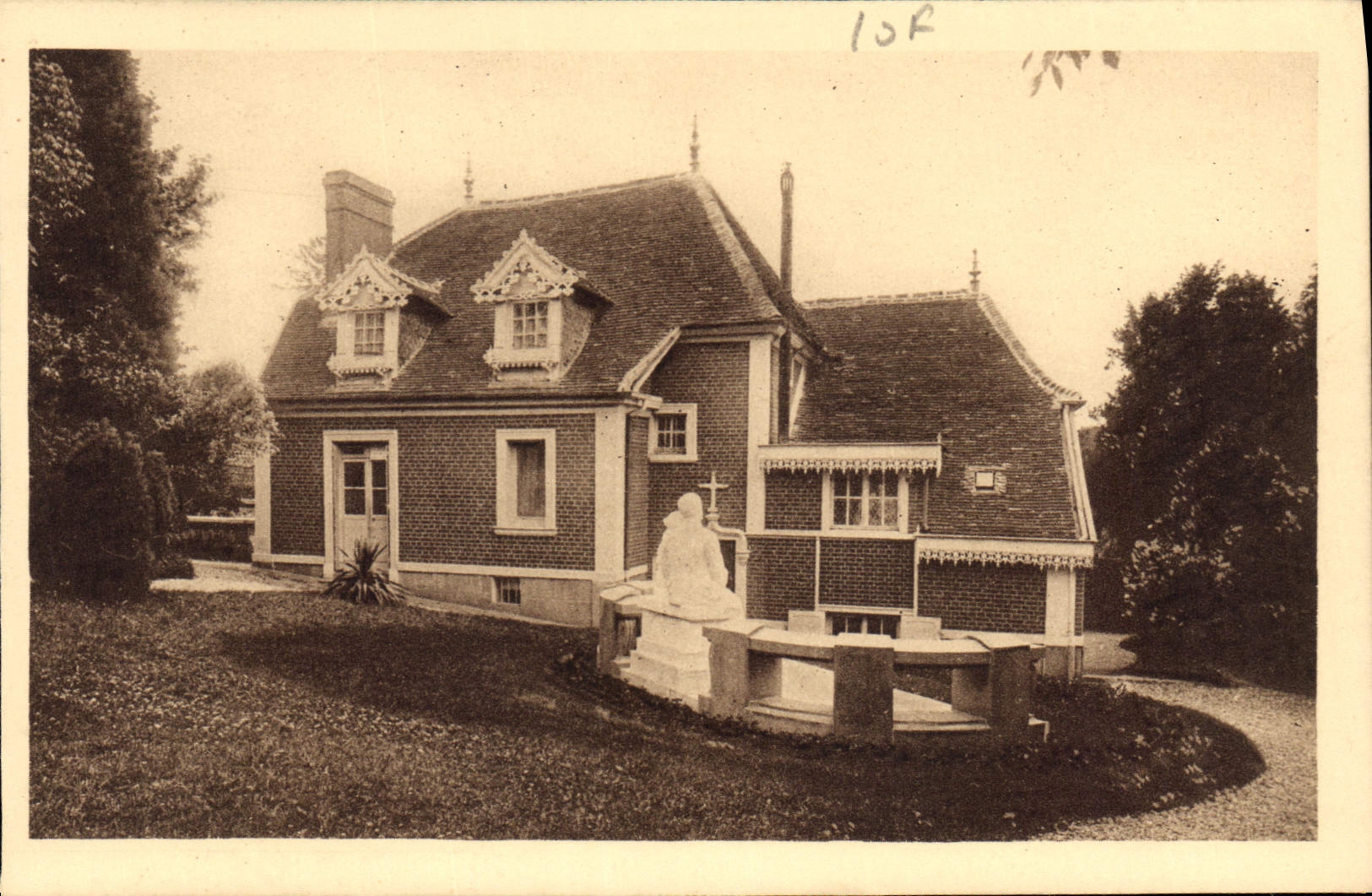 CPA Les Buissonnets Facade nord prise du grand jardin 