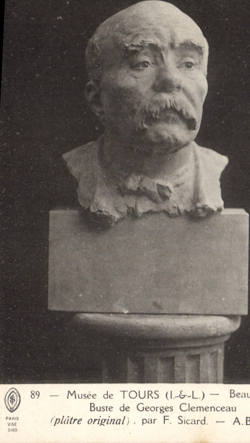 CPA Musee de Tours IL Buste de Georges Clemenceau
