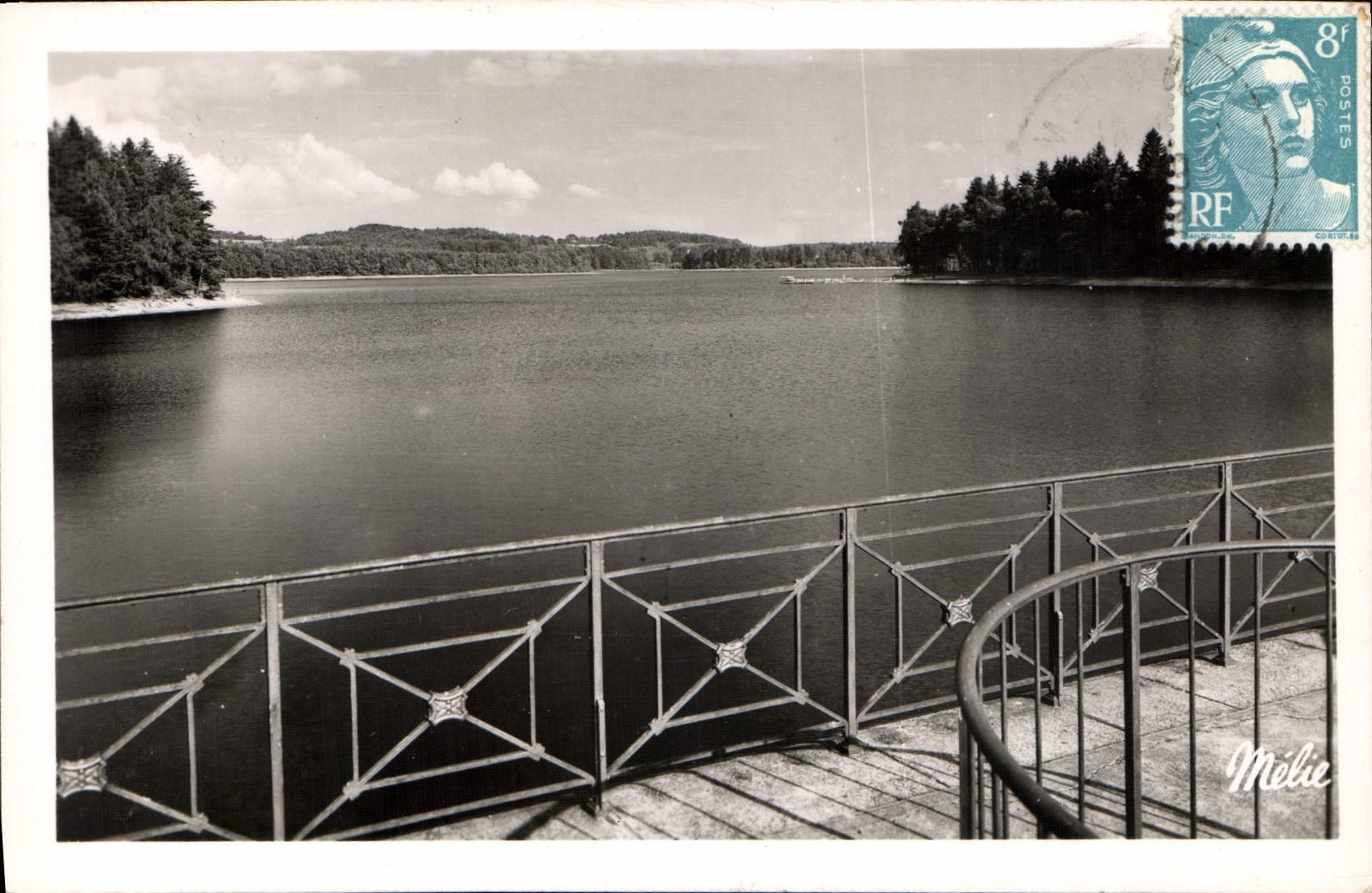 CPA En Morvan Sur la Digue 