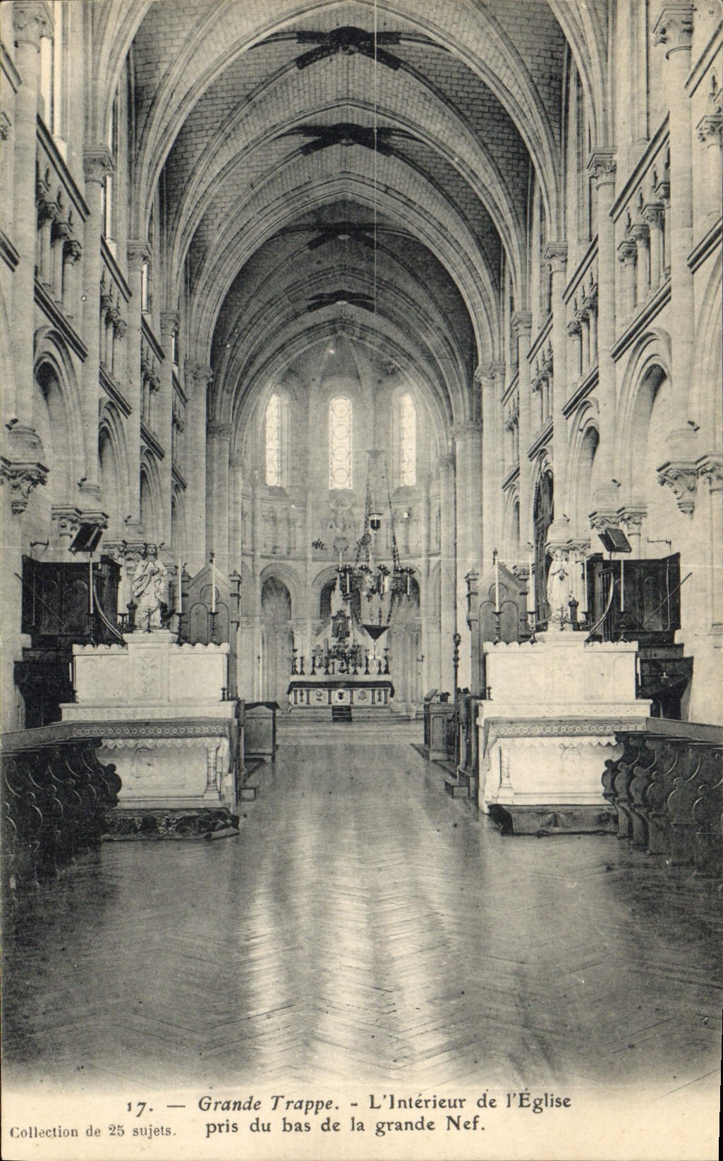 CPA Grande Trappe L'Interieur de l'Eglise pris du bas de la grande Nef