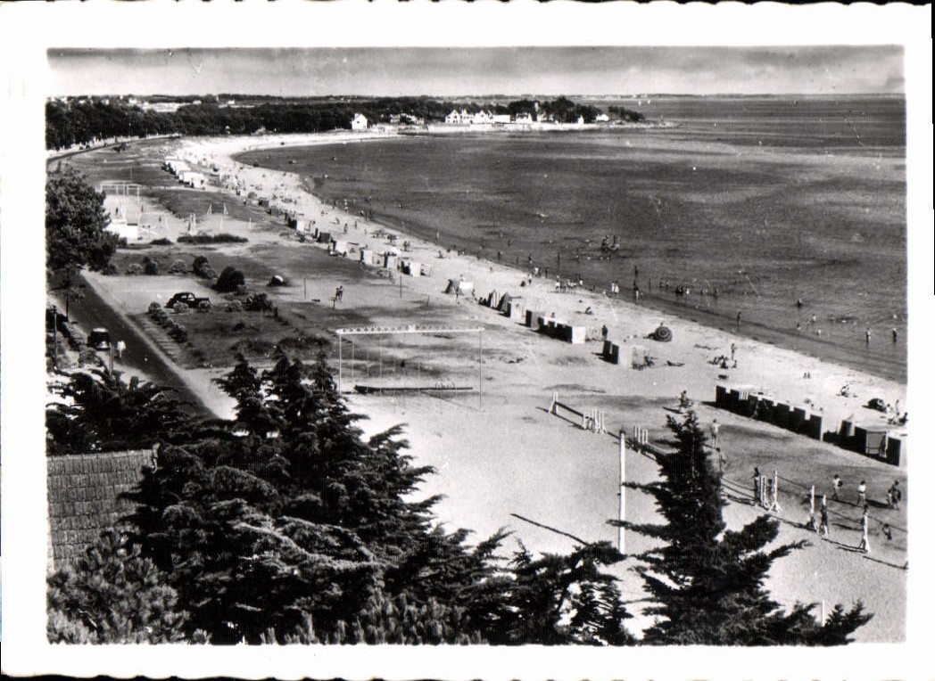 CPM Carnac Plage Morbihan La grande plage de Carnac vue vers la Pointe de Beaumer