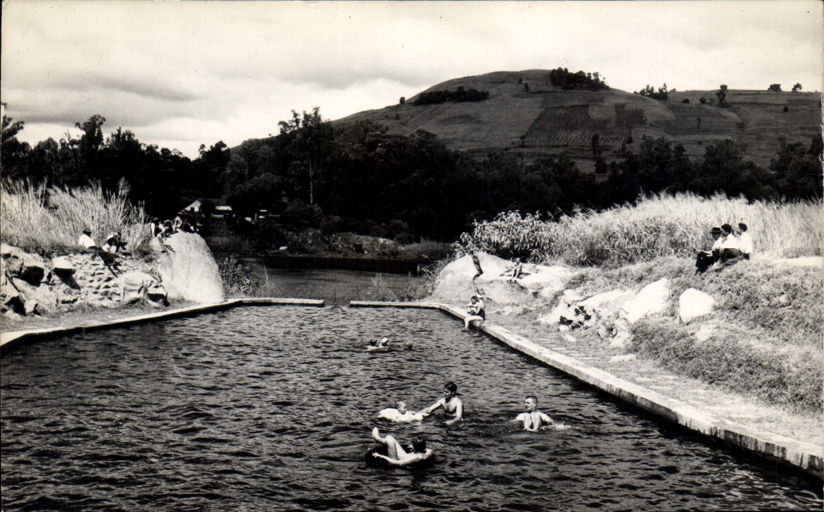 CARTE PHOTO Enfants au bain